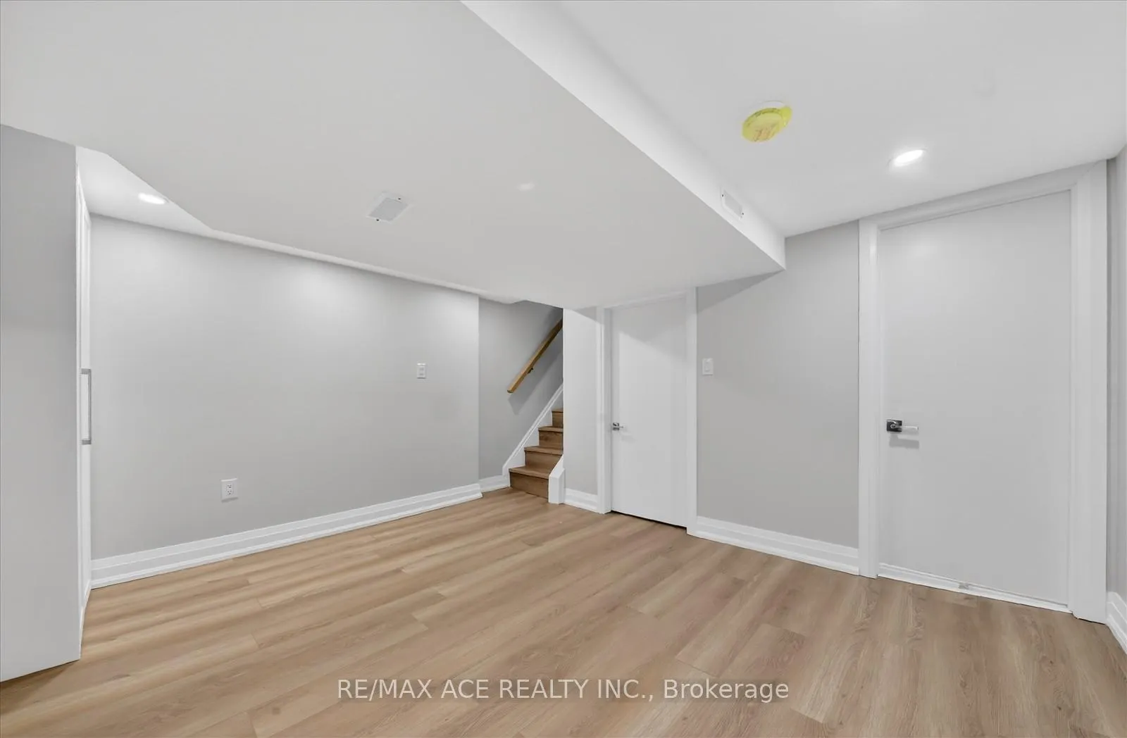 Photo 28 of 325 Boon Avenue, Toronto, Caledonia-Fairbank — HOMEH