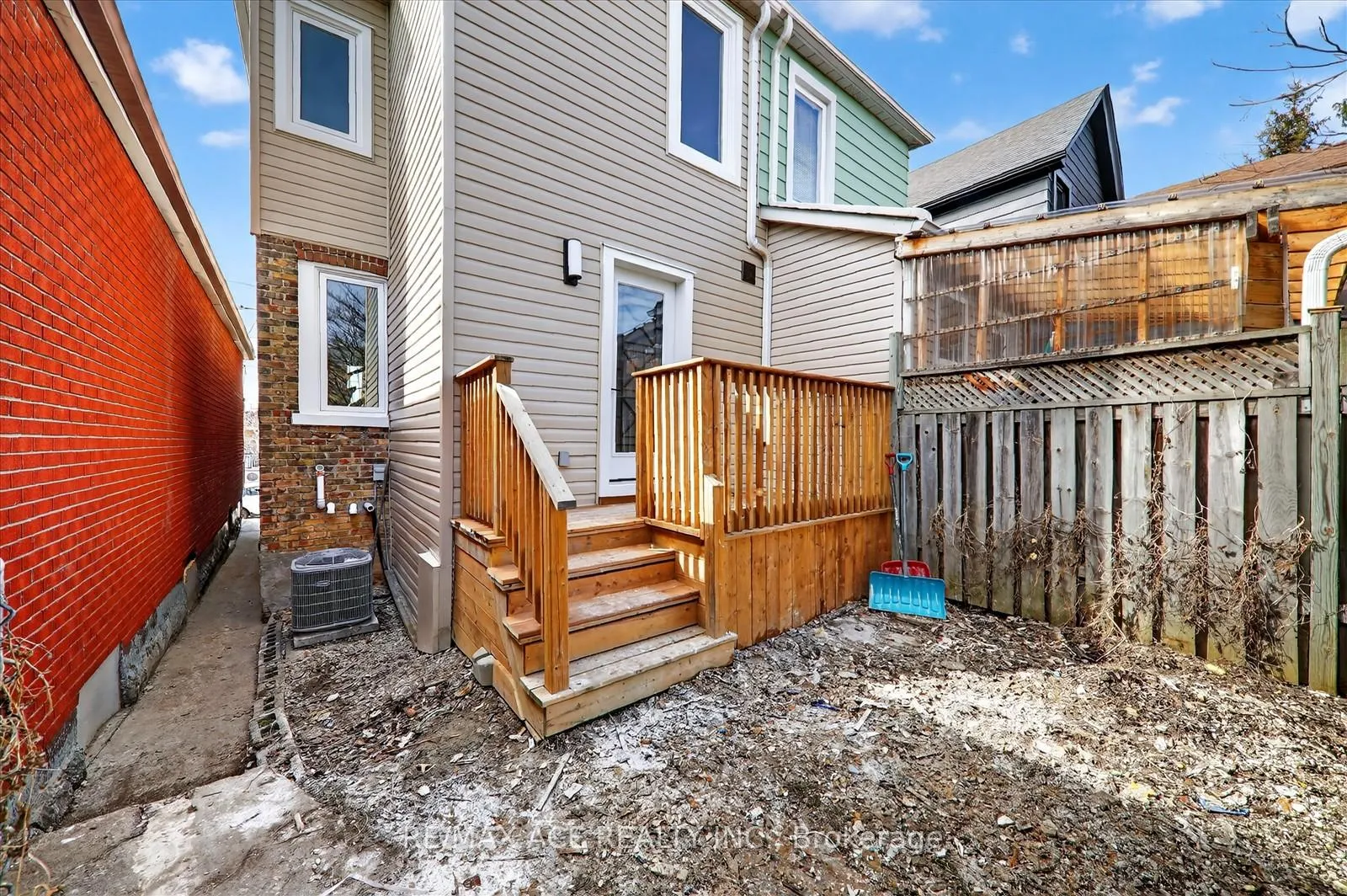 Photo 32 of 325 Boon Avenue, Toronto, Caledonia-Fairbank — HOMEH