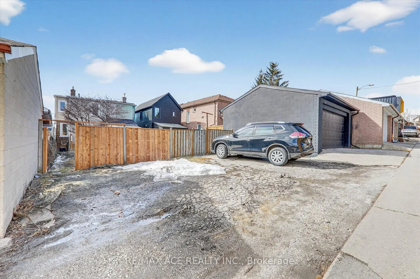 Photo 33 of 325 Boon Avenue, Toronto, Caledonia-Fairbank — HOMEH
