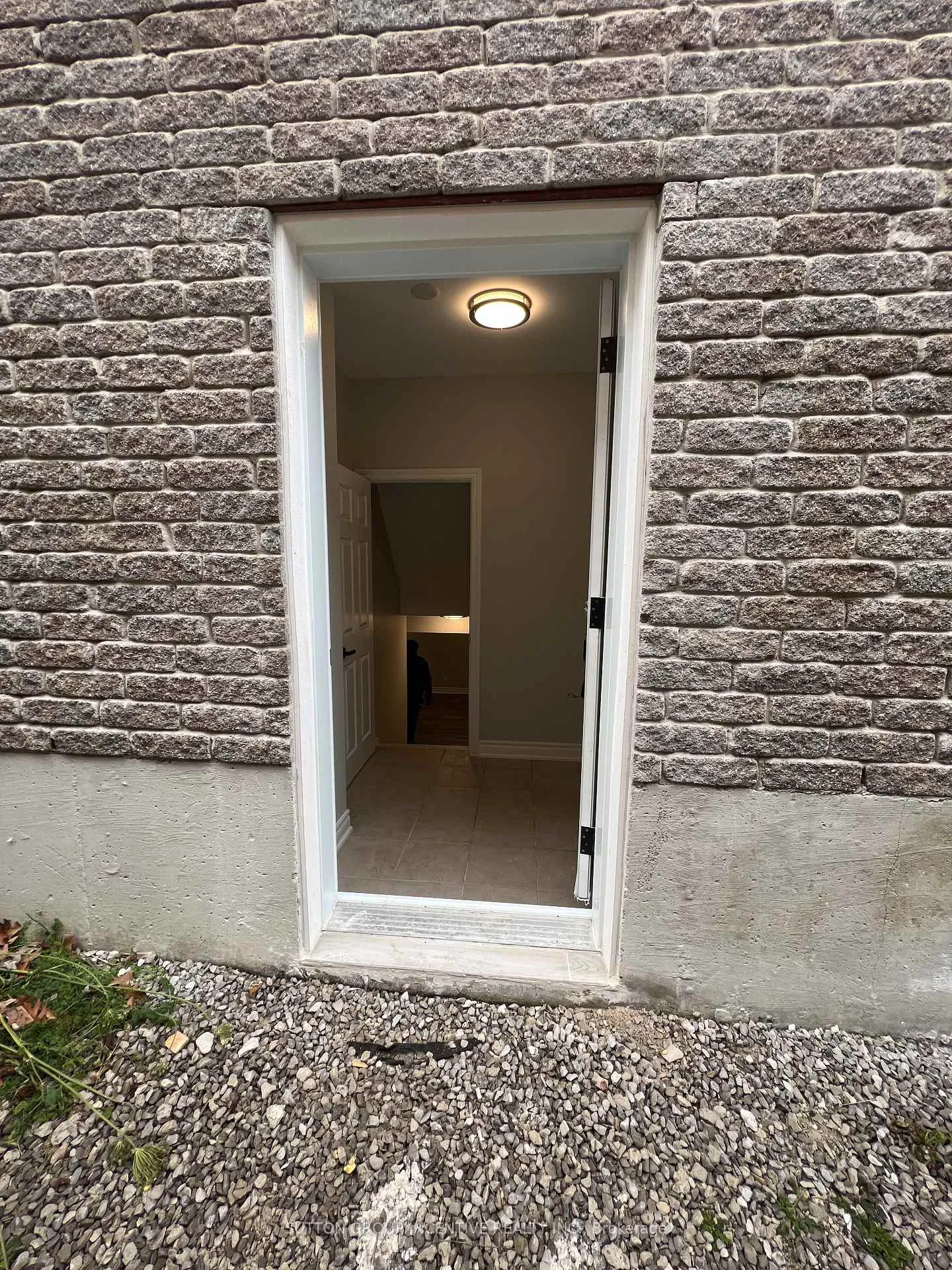 Photo 2 of Unit Lower Unit, 114 Raymond Crescent, Barrie, Painswick South — HOMEH