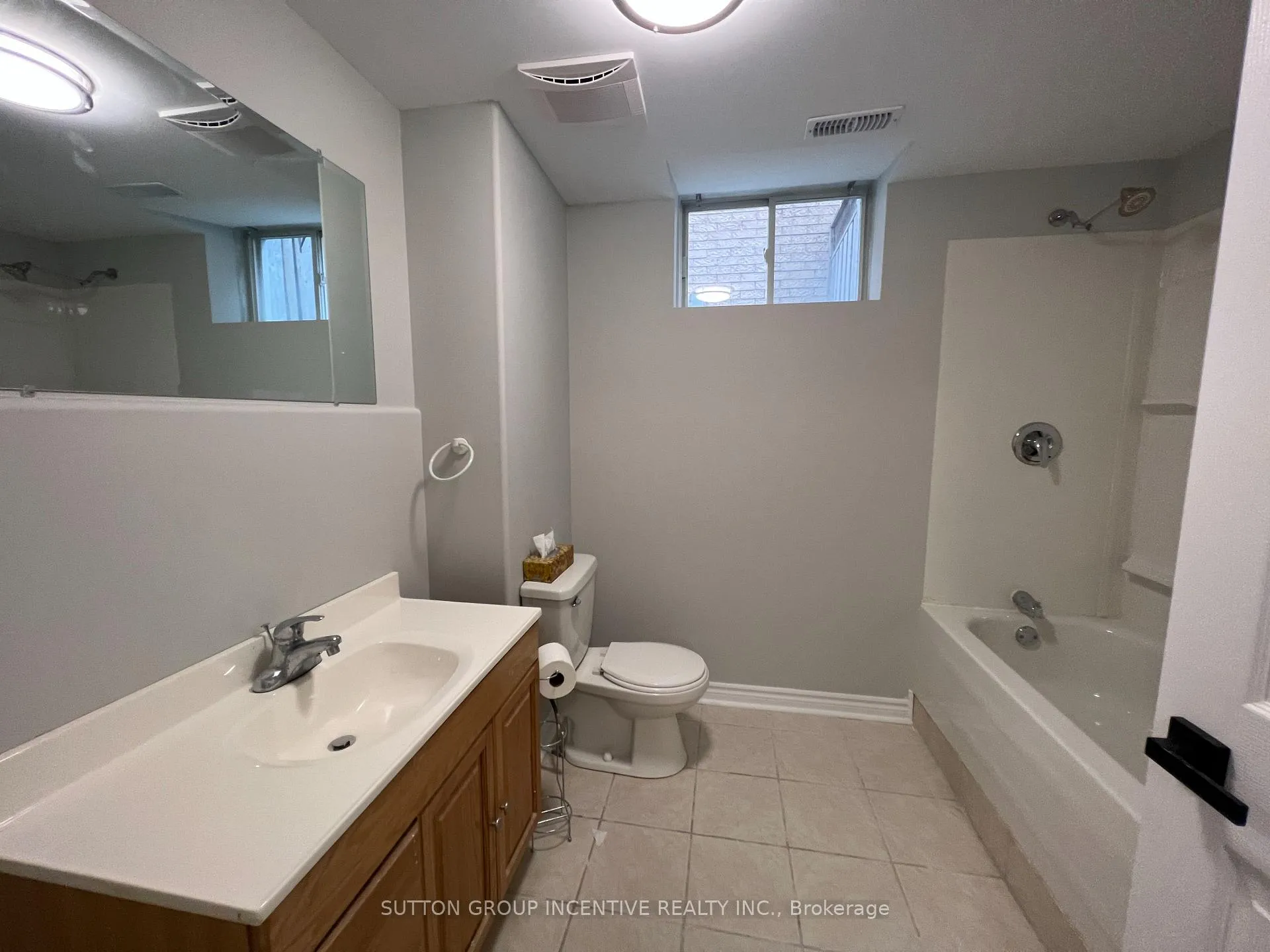 Photo 5 of Unit Lower Unit, 114 Raymond Crescent, Barrie, Painswick South — HOMEH