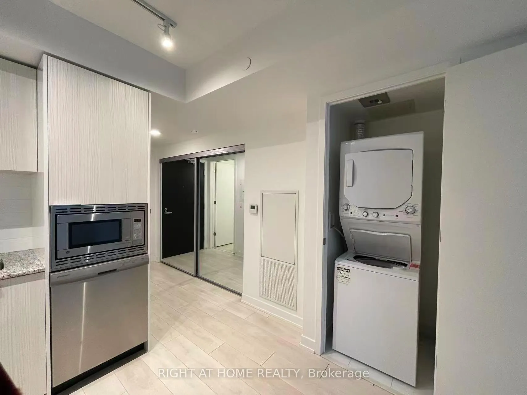 Photo 2 of Unit 2004, 501 Yonge Street, Toronto, Church-Yonge Corridor — HOMEH