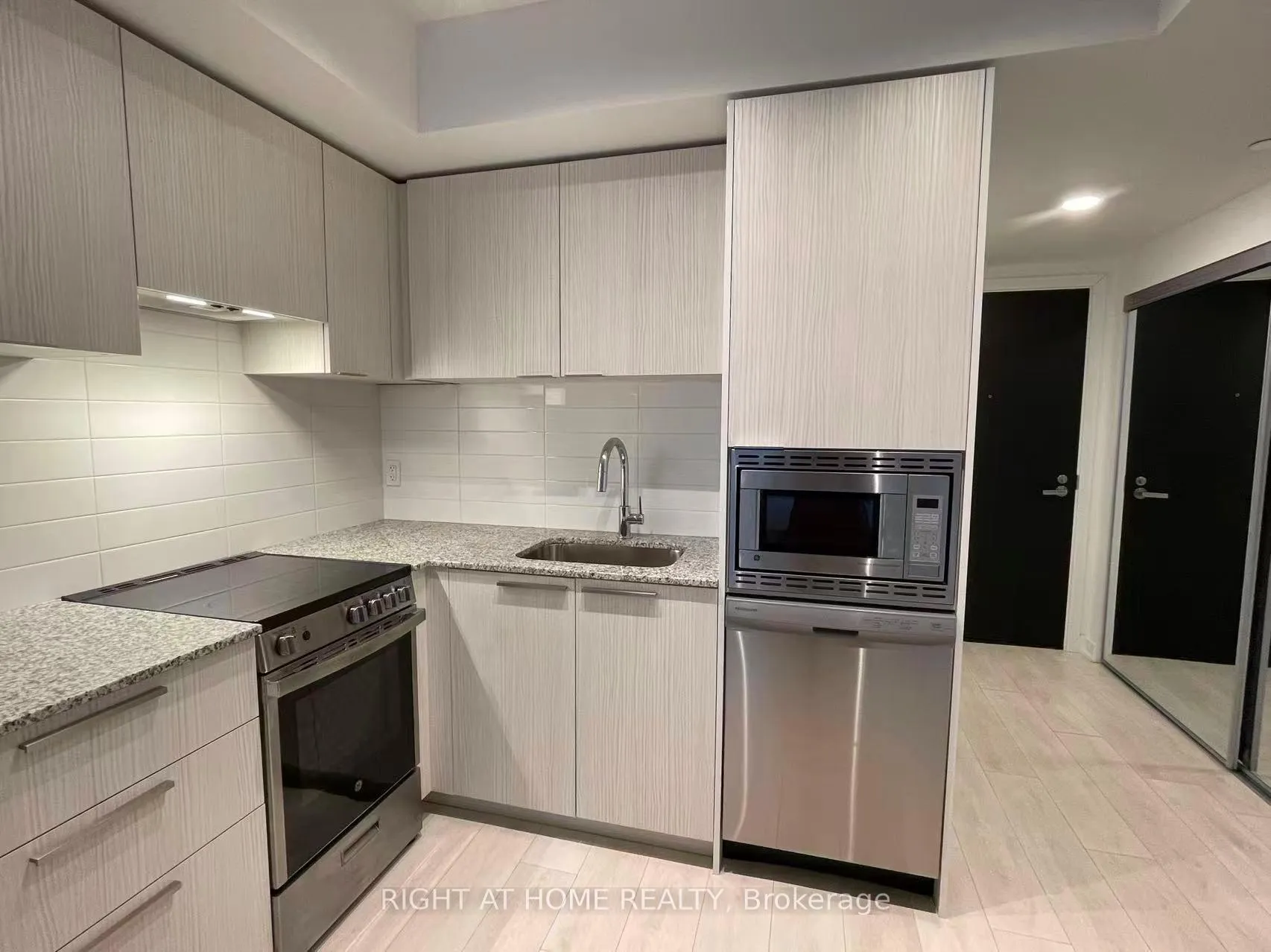 Photo 3 of Unit 2004, 501 Yonge Street, Toronto, Church-Yonge Corridor — HOMEH
