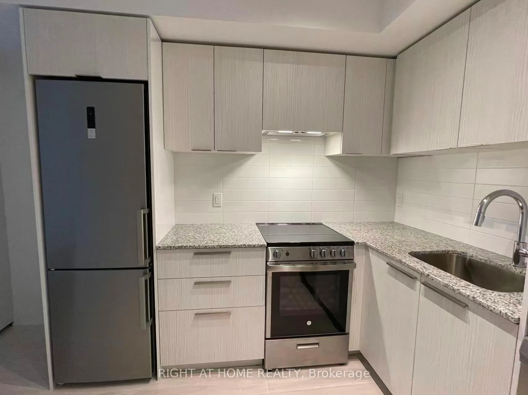 Photo 4 of Unit 2004, 501 Yonge Street, Toronto, Church-Yonge Corridor — HOMEH