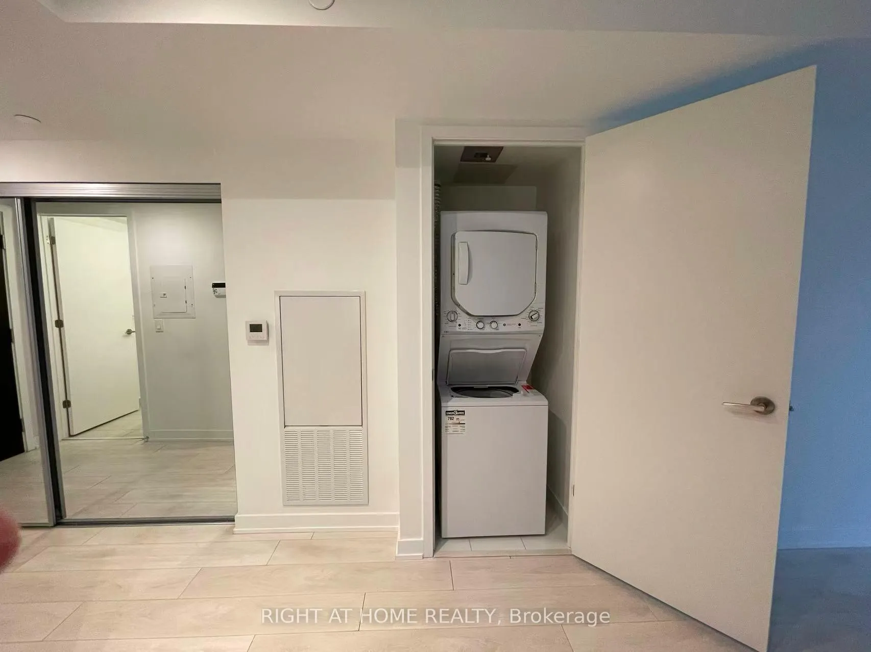 Photo 5 of Unit 2004, 501 Yonge Street, Toronto, Church-Yonge Corridor — HOMEH