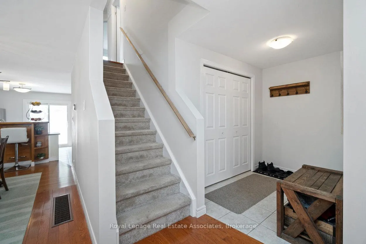 Photo 4 of 23 Rachlin Drive, Halton Hills, Acton — HOMEH