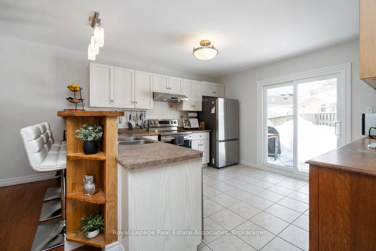 Photo 10 of 23 Rachlin Drive, Halton Hills, Acton — HOMEH