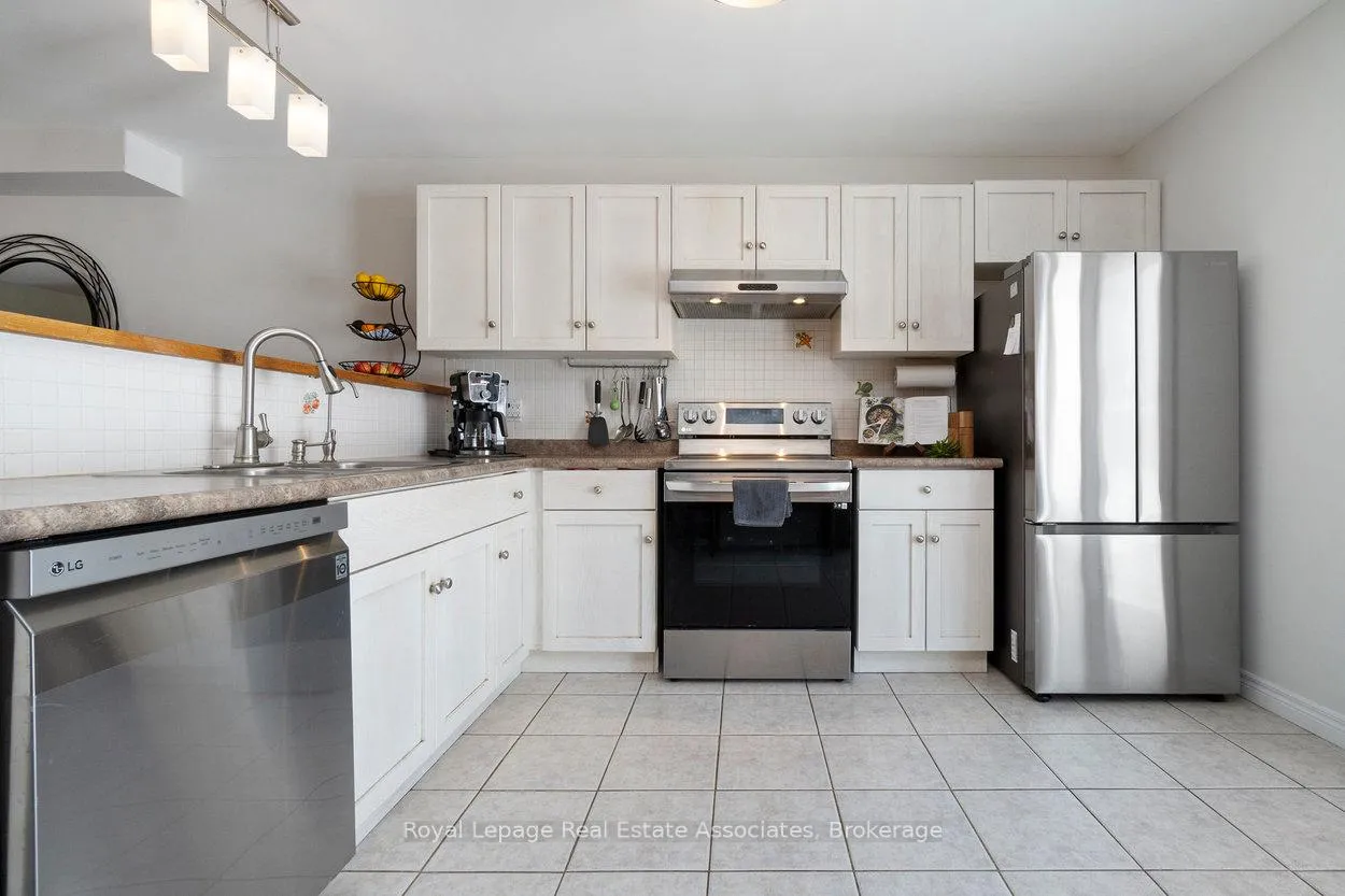 Photo 11 of 23 Rachlin Drive, Halton Hills, Acton — HOMEH