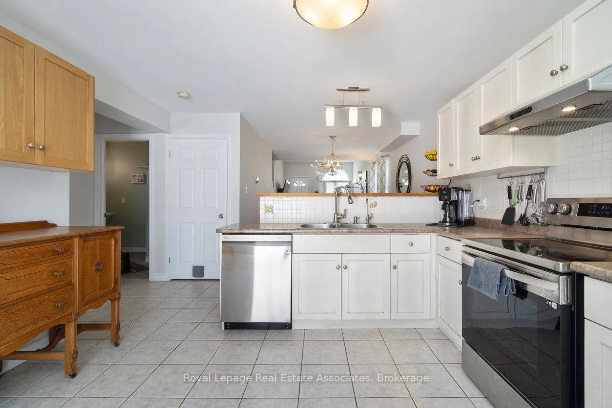 Photo 13 of 23 Rachlin Drive, Halton Hills, Acton — HOMEH