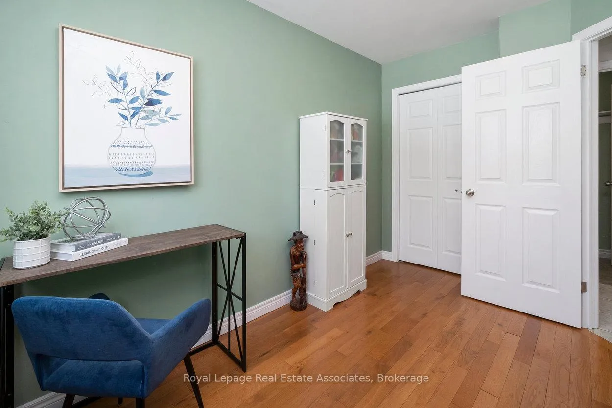 Photo 16 of 23 Rachlin Drive, Halton Hills, Acton — HOMEH