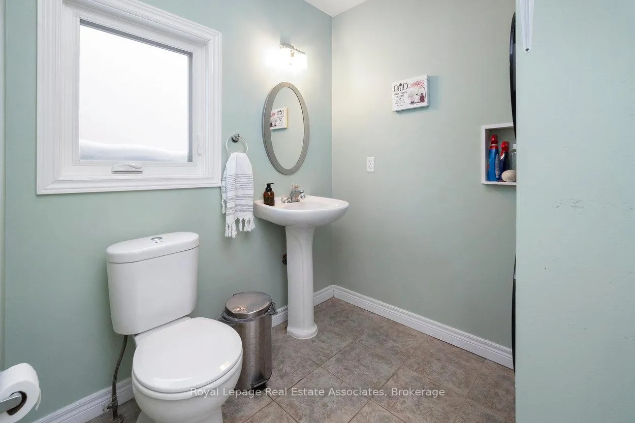 Photo 17 of 23 Rachlin Drive, Halton Hills, Acton — HOMEH