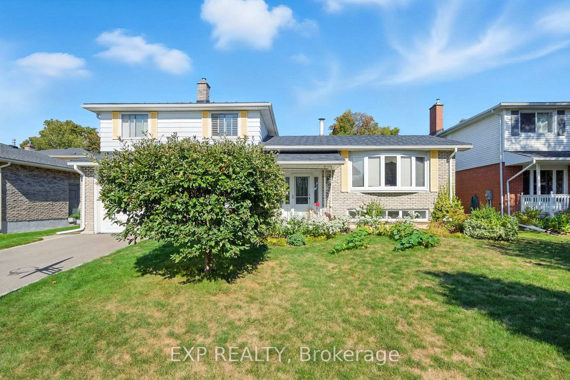 Front of 52 Bayview Crescent