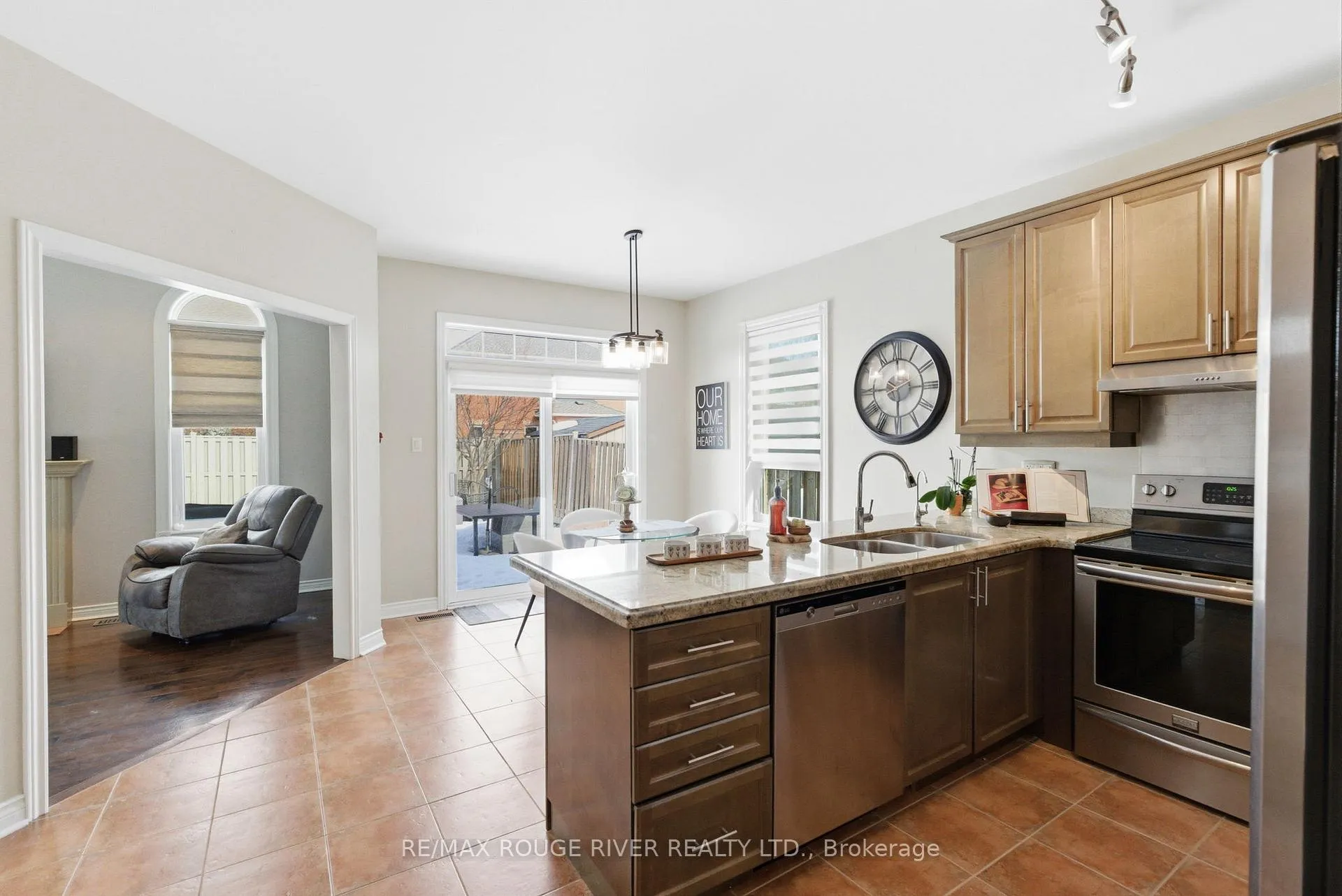 Photo 11 of 2 Hesham Drive, Whitby, Brooklin — HOMEH