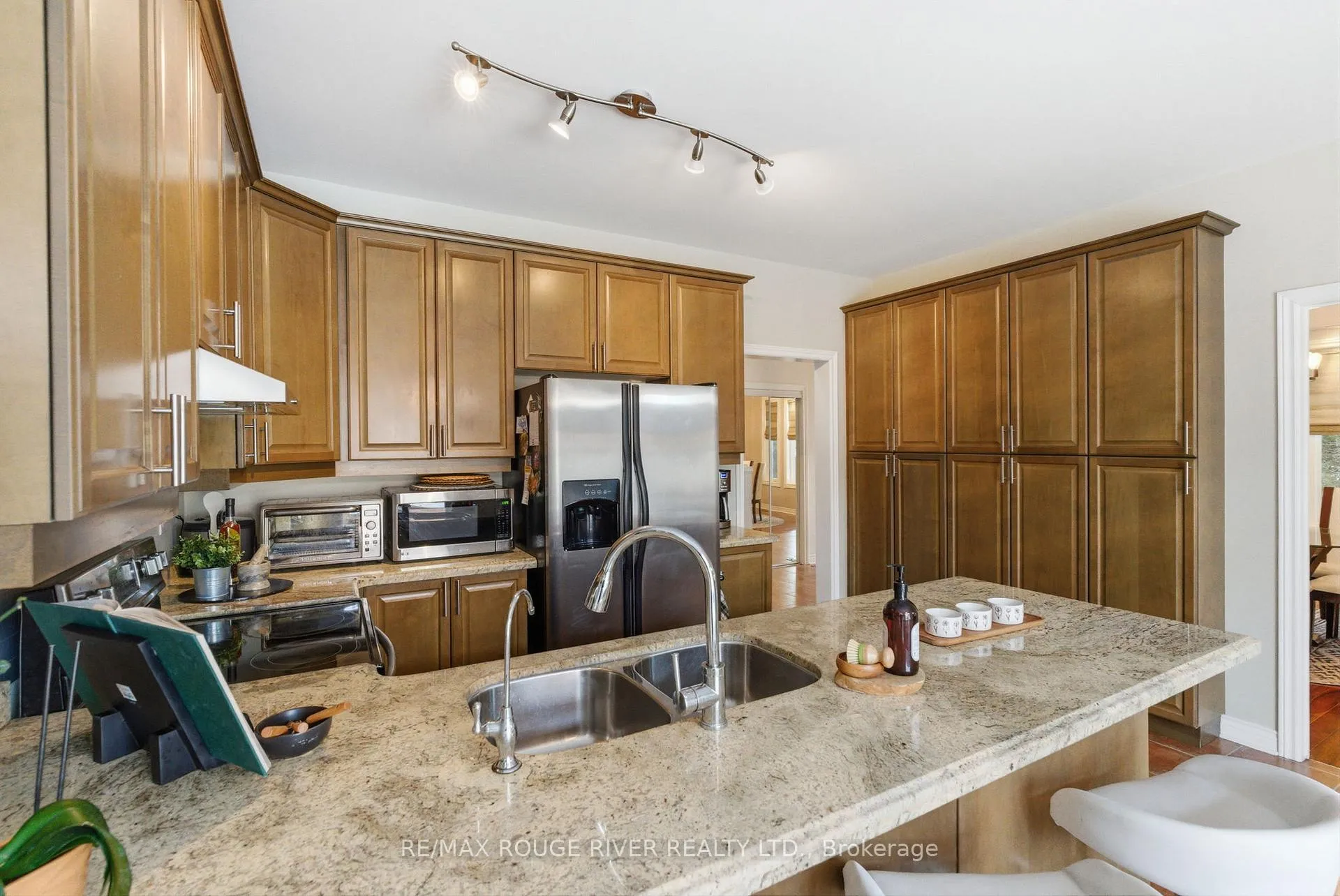 Photo 15 of 2 Hesham Drive, Whitby, Brooklin — HOMEH
