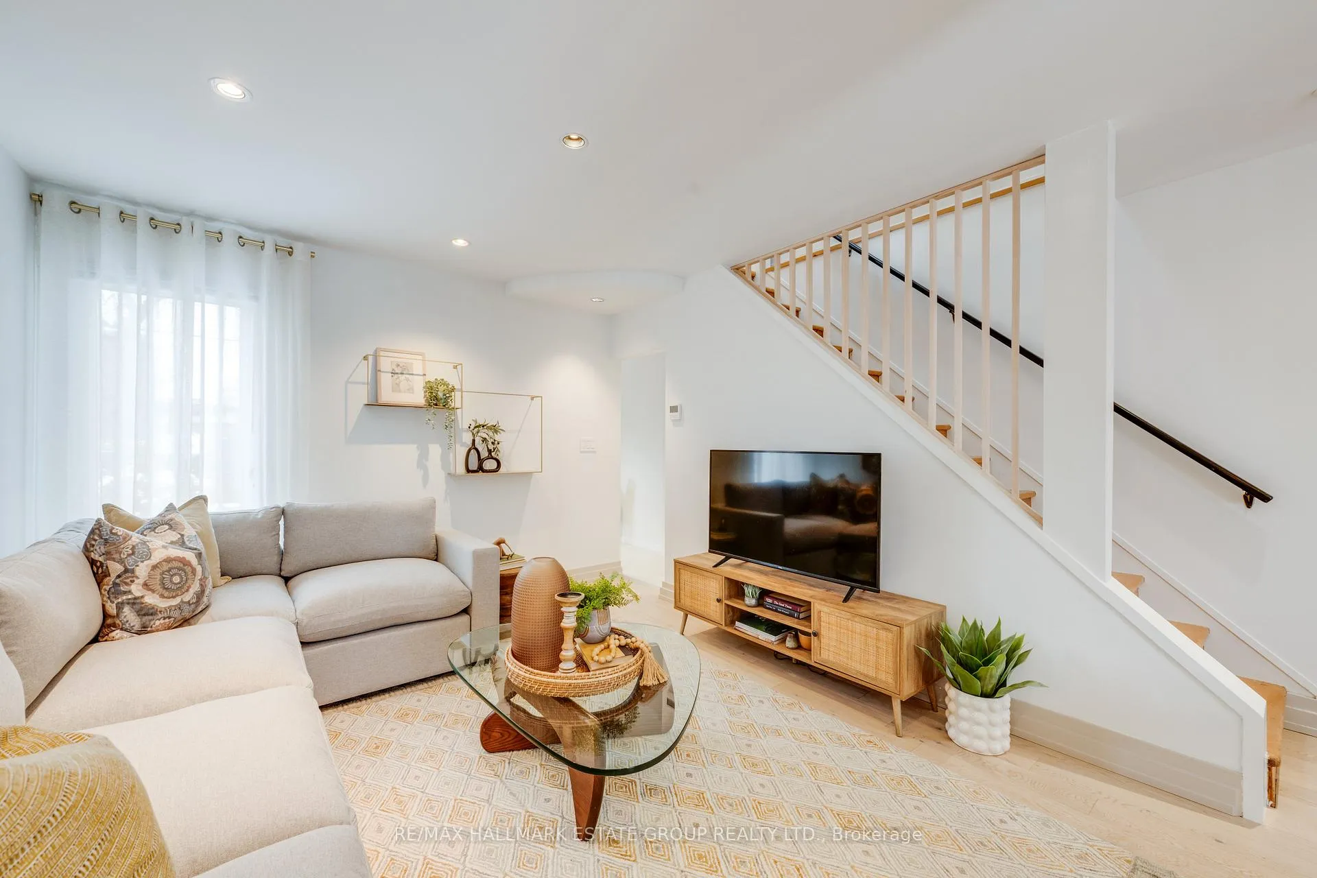 Photo 9 of 144 Glebemount Avenue, Toronto, Danforth Village-East York — HOMEH