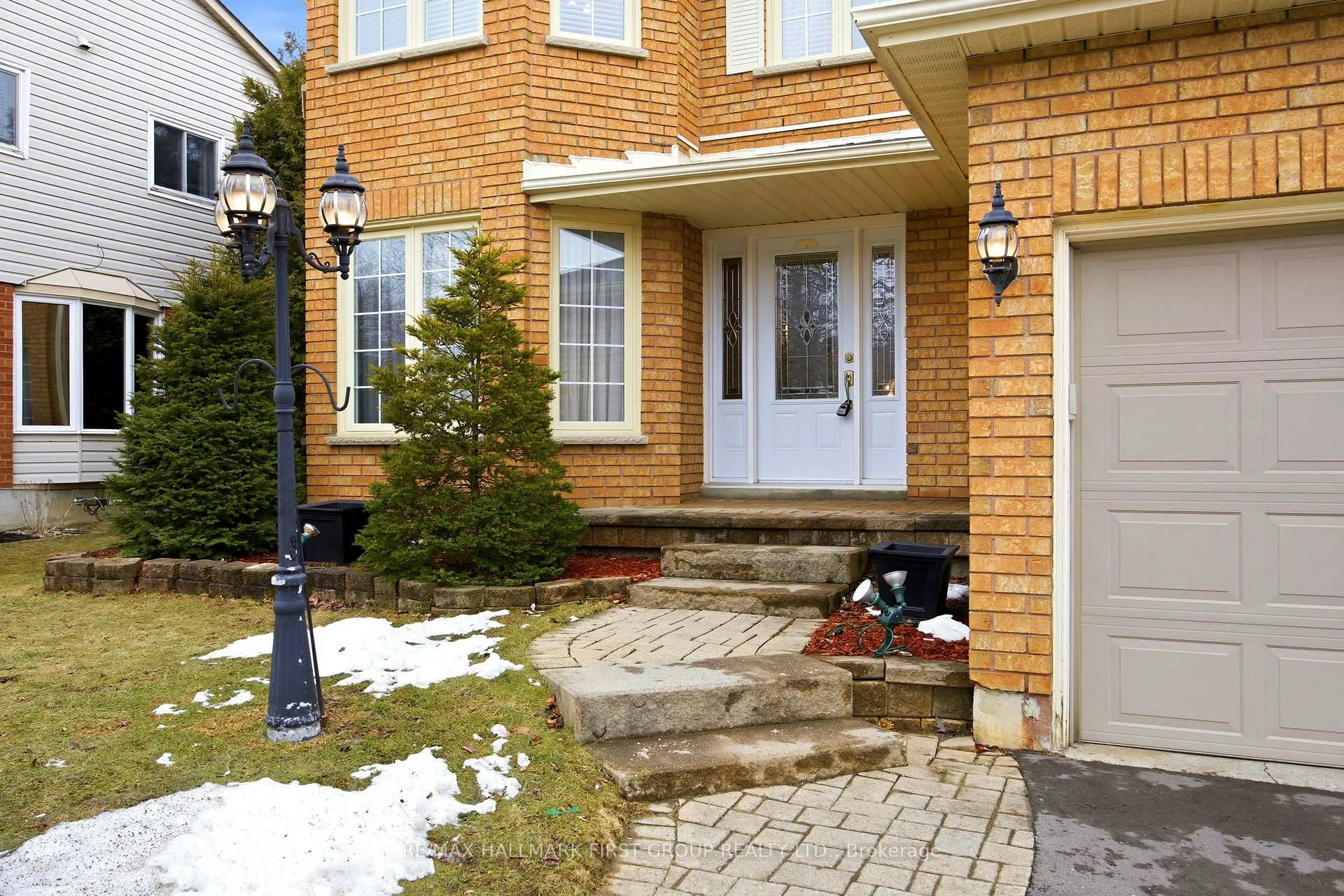 Photo 2 of 121 Glenabbey Drive, Clarington, Courtice — HOMEH