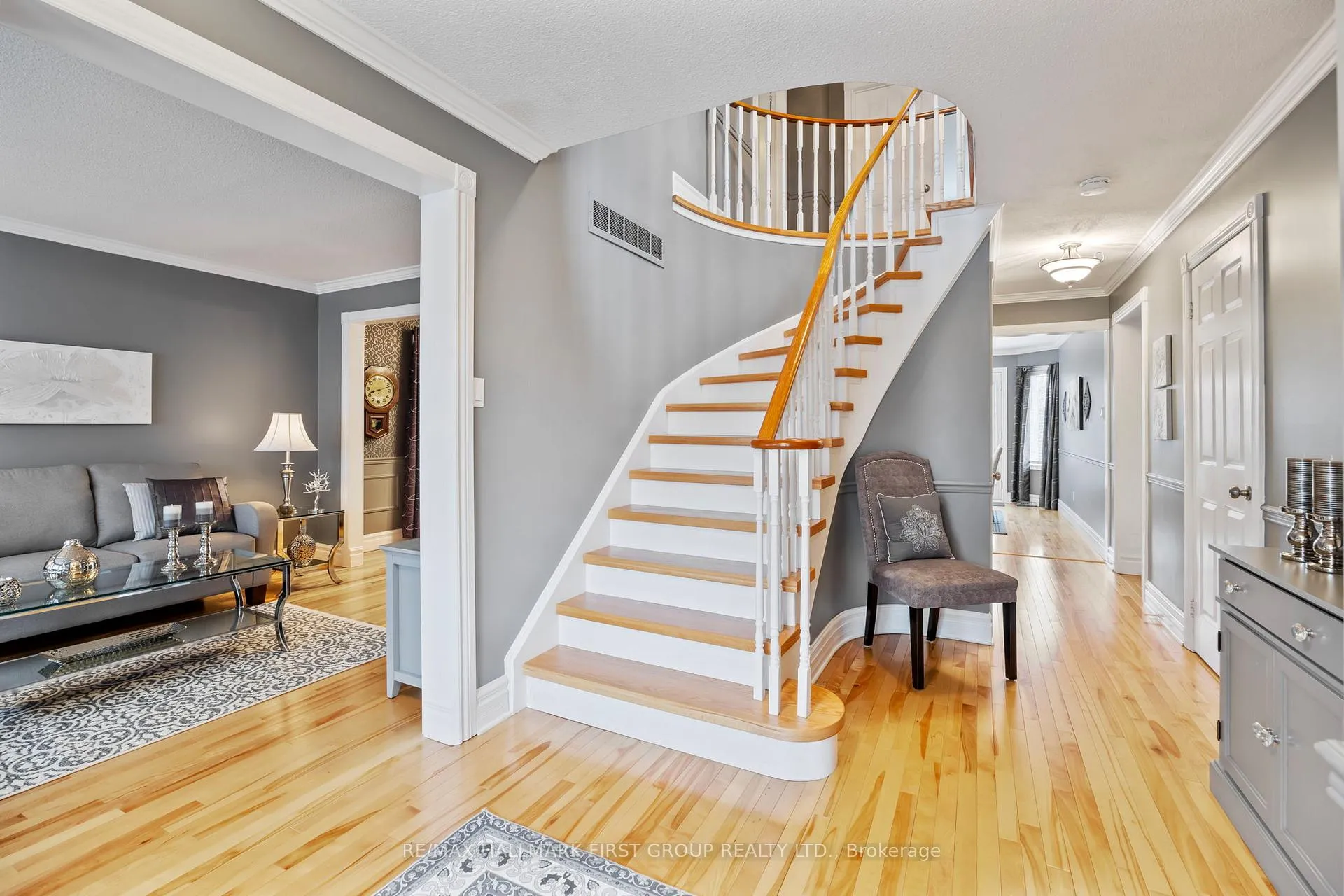 Photo 6 of 121 Glenabbey Drive, Clarington, Courtice — HOMEH