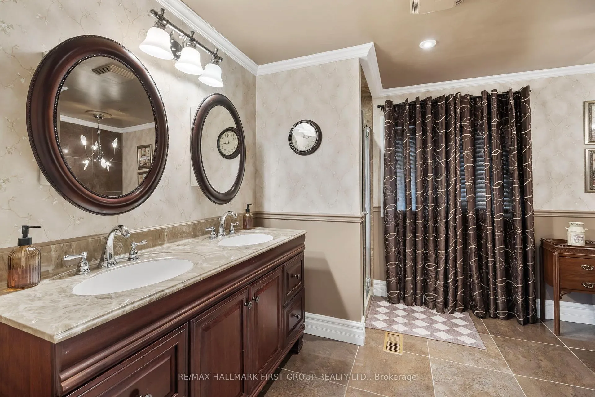 Photo 32 of 121 Glenabbey Drive, Clarington, Courtice — HOMEH