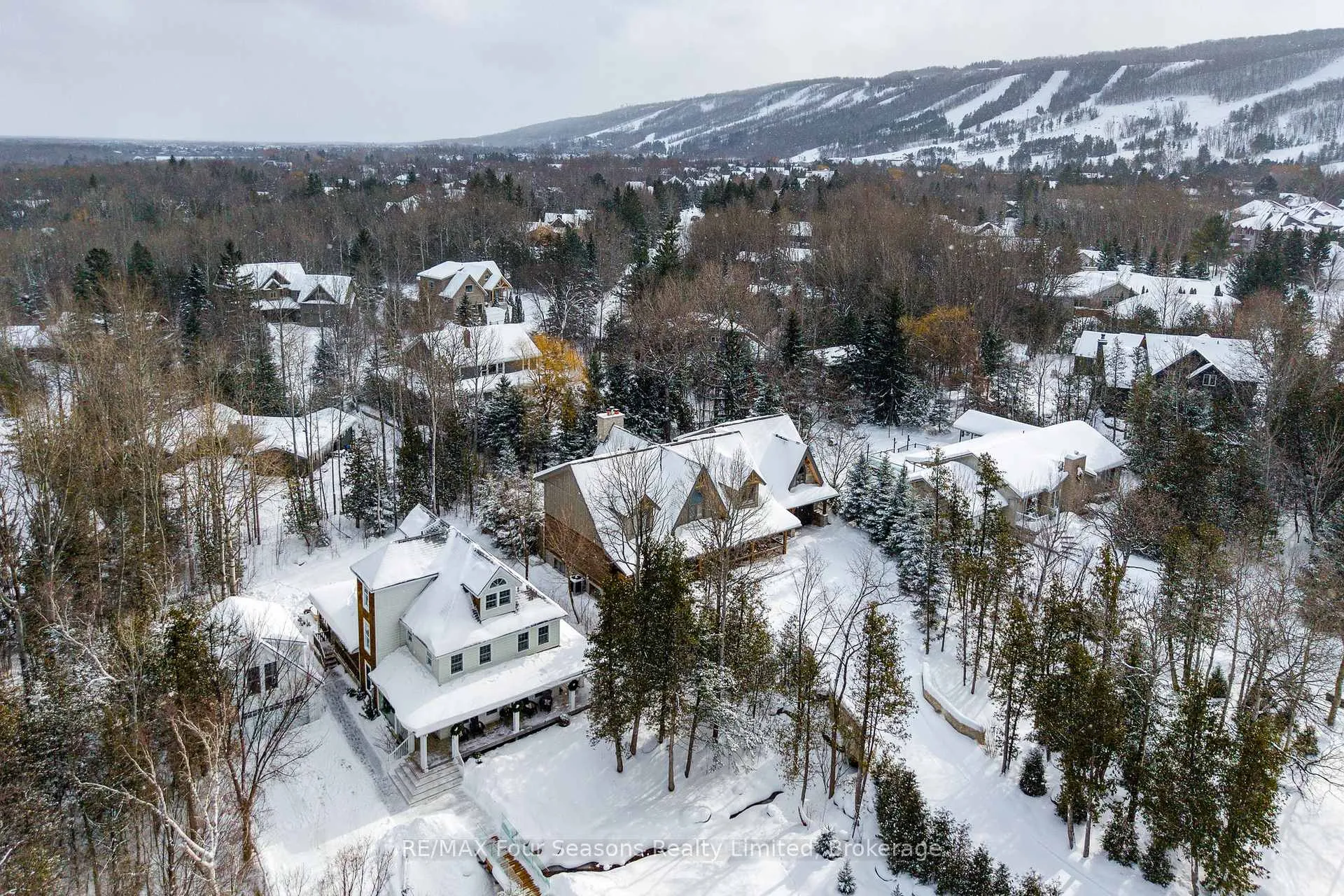 Photo 3 of 141 Aspen Way, Blue Mountains — HOMEH