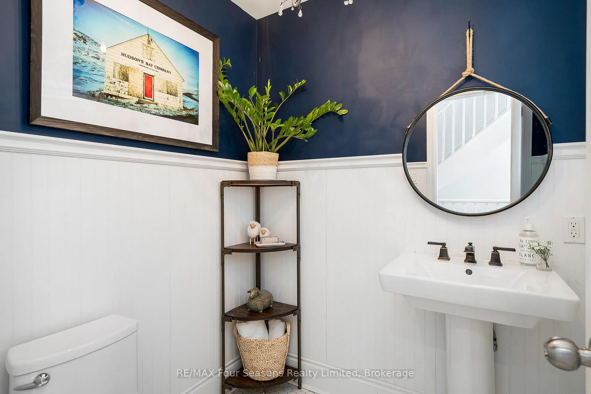 Photo 22 of 141 Aspen Way, Blue Mountains — HOMEH