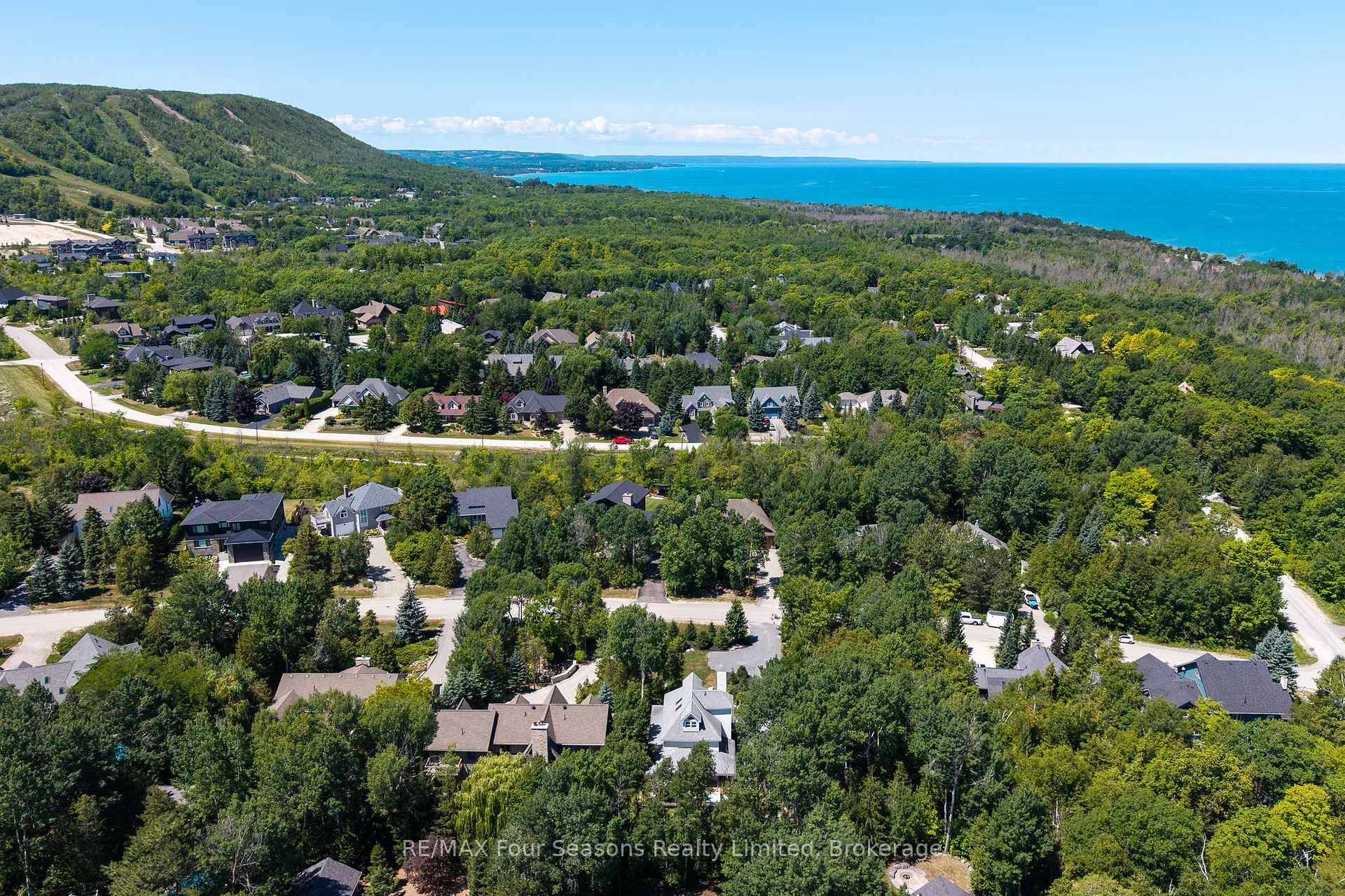 Photo 42 of 141 Aspen Way, Blue Mountains — HOMEH