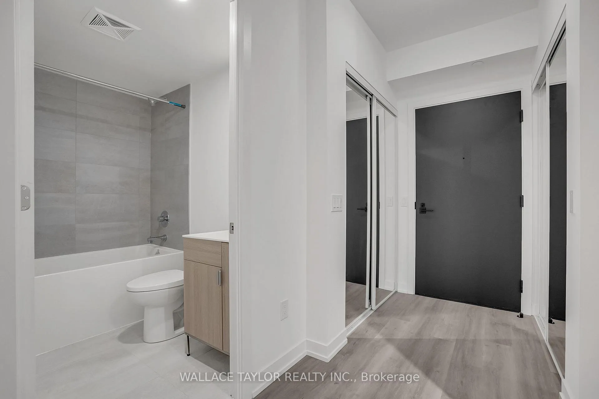 Photo 3 of Unit 823, 28 Eastern Avenue, Toronto, Moss Park — HOMEH