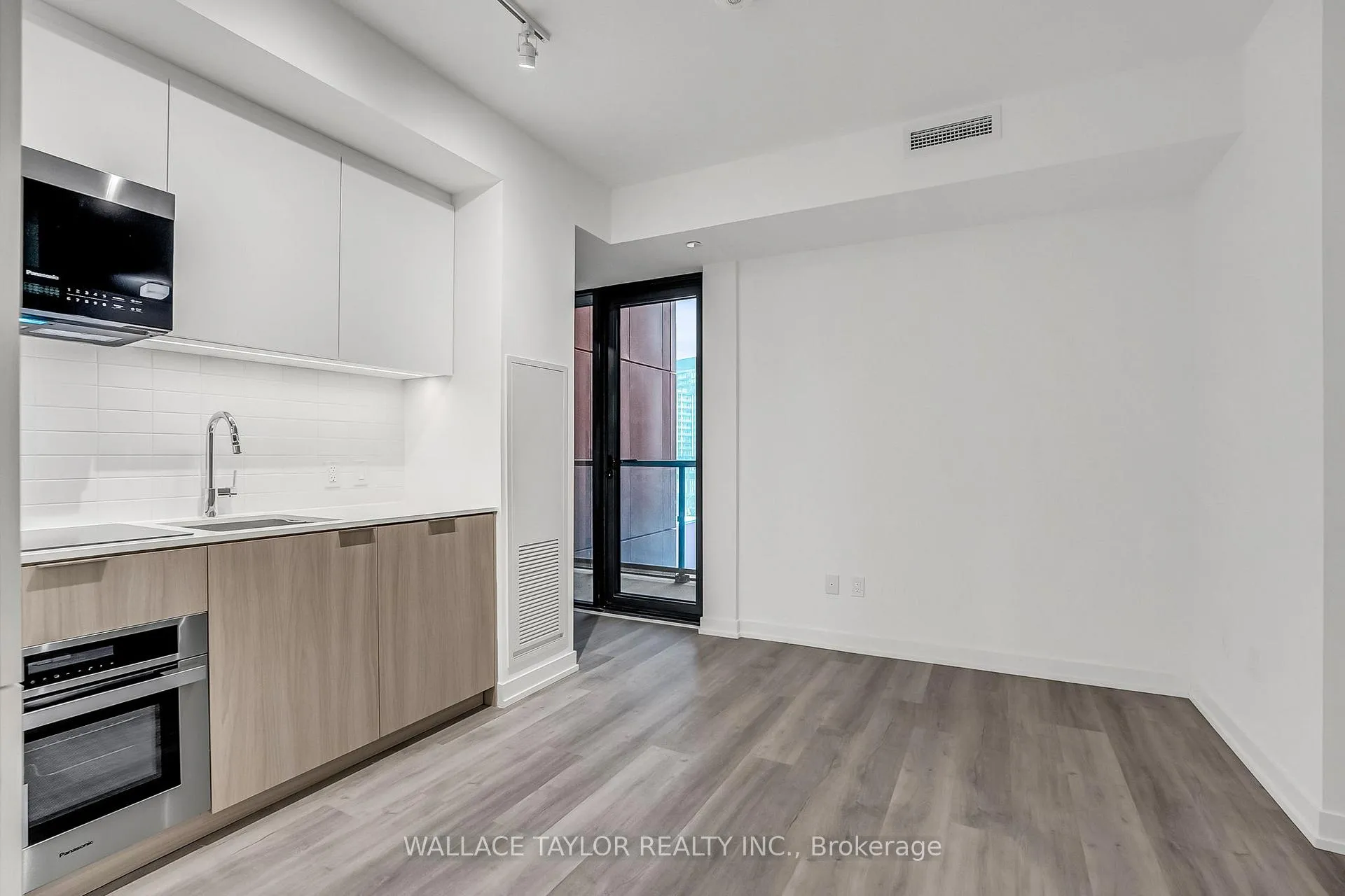 Photo 4 of Unit 823, 28 Eastern Avenue, Toronto, Moss Park — HOMEH