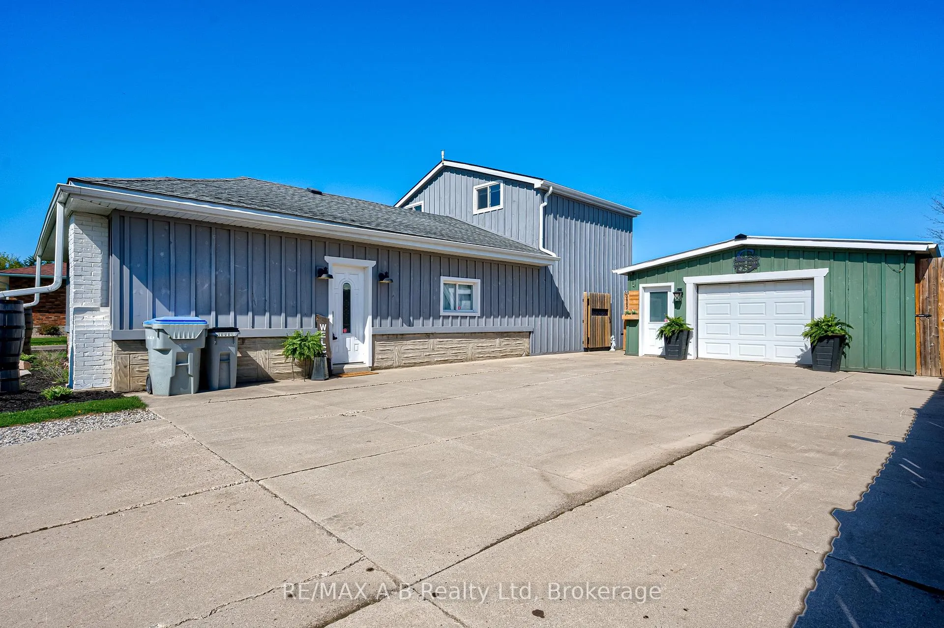 Photo 2 of 3963 Road 111, Perth East, North Easthope — HOMEH