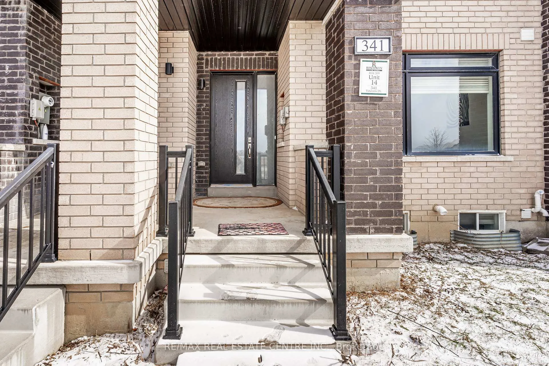 Photo 5 of 341 Veterans Drive, Brampton, Northwest Brampton — HOMEH