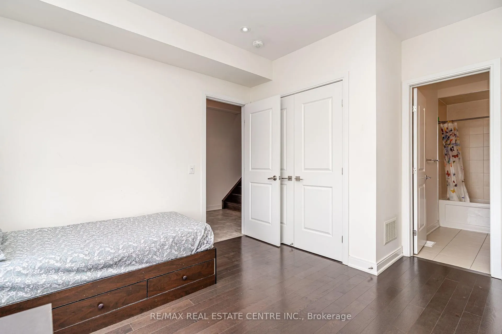 Photo 9 of 341 Veterans Drive, Brampton, Northwest Brampton — HOMEH