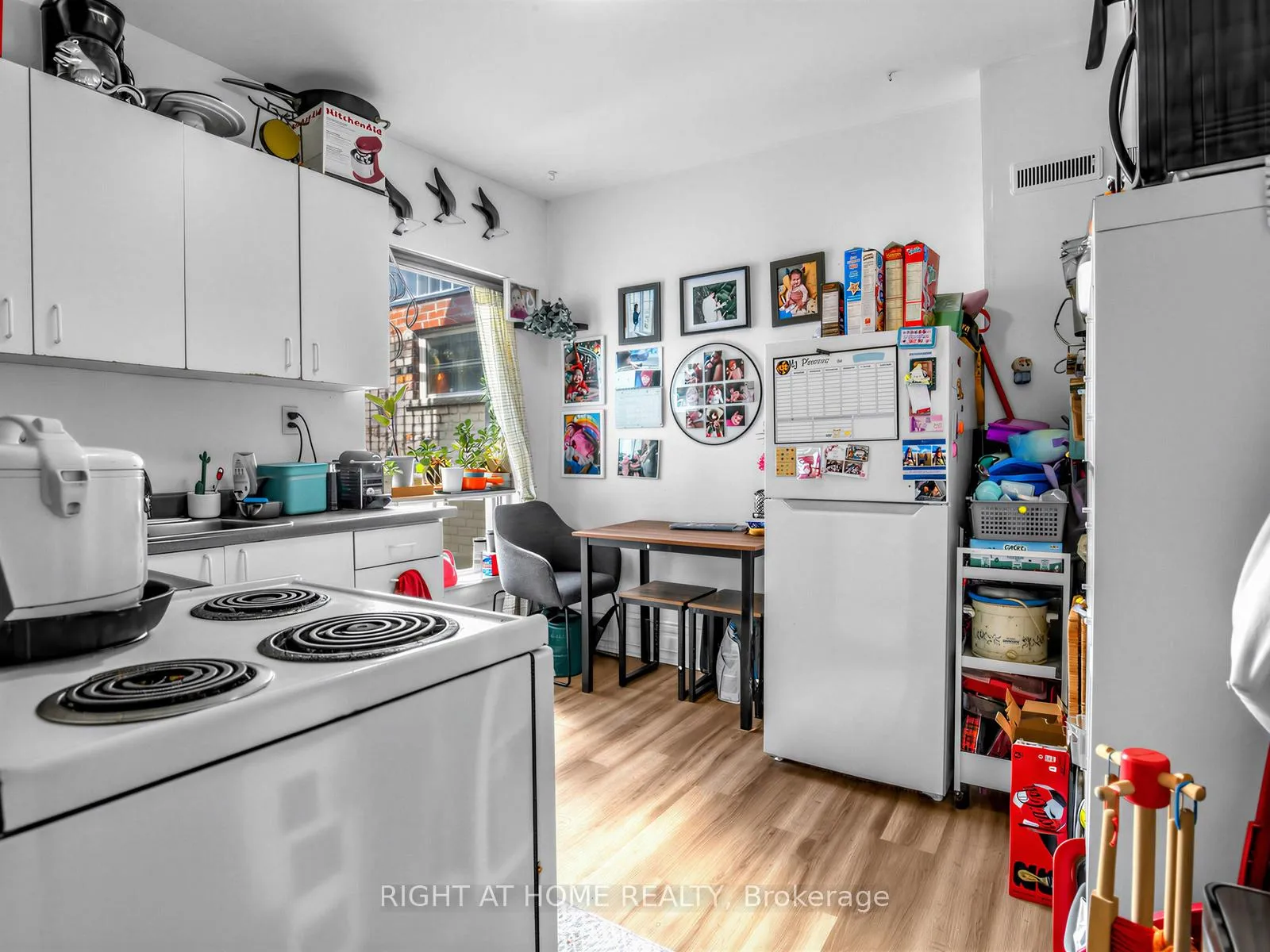 Photo 14 of 96 Massey Street, Toronto, Niagara — HOMEH