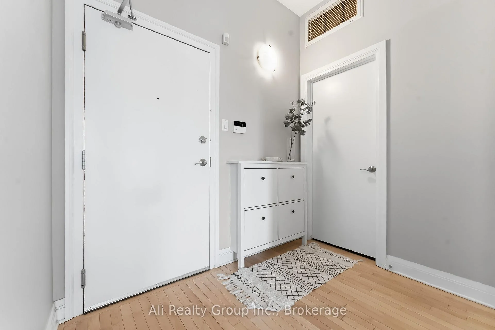 Photo 4 of Unit 307, 300 Powell Avenue, Ottawa, West Centre Town — HOMEH