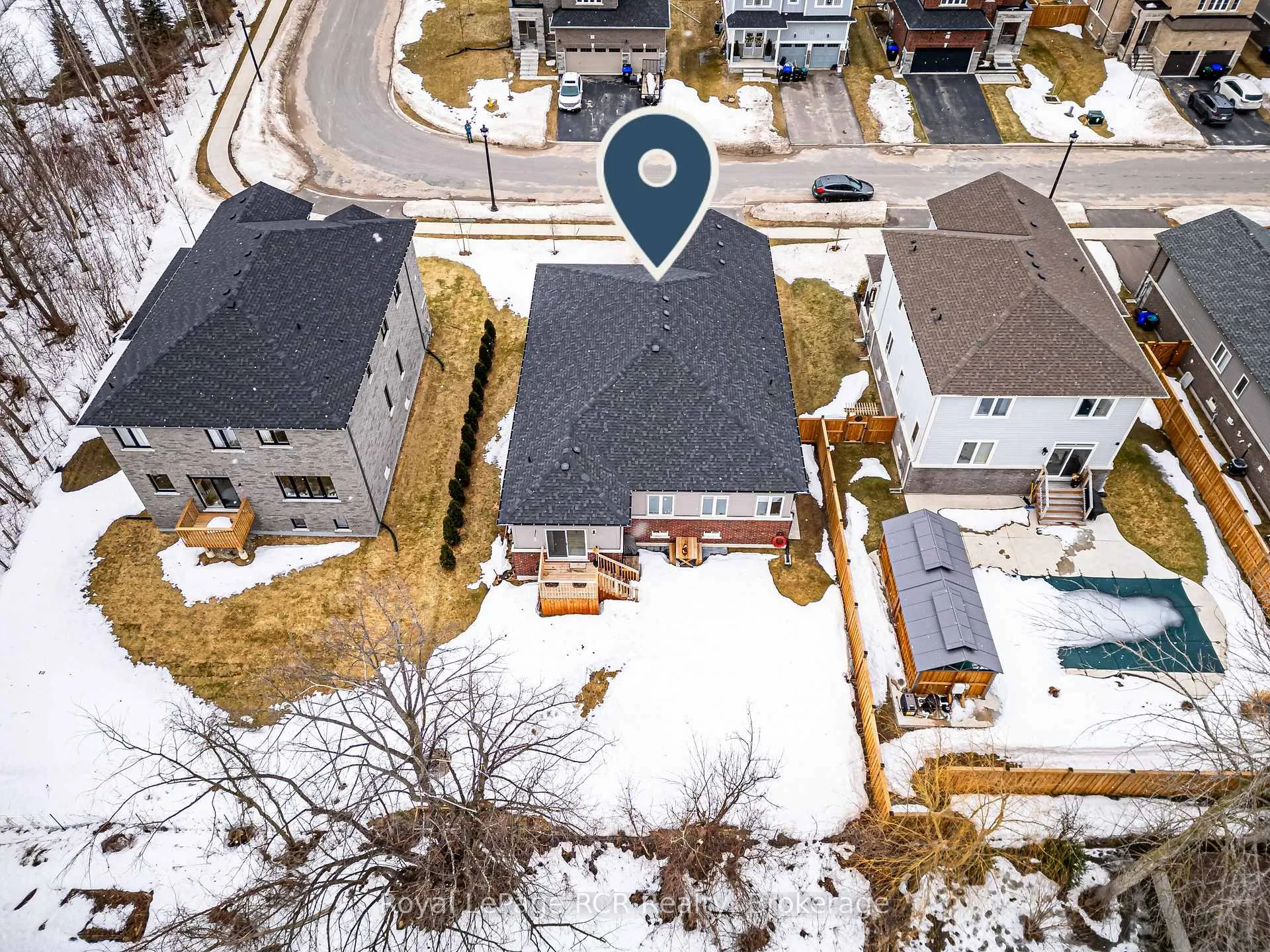 Photo 4 of 15 Emerald Street, Wasaga Beach — HOMEH