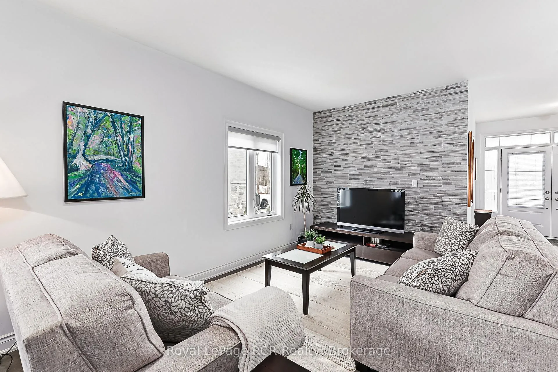 Photo 10 of 15 Emerald Street, Wasaga Beach — HOMEH