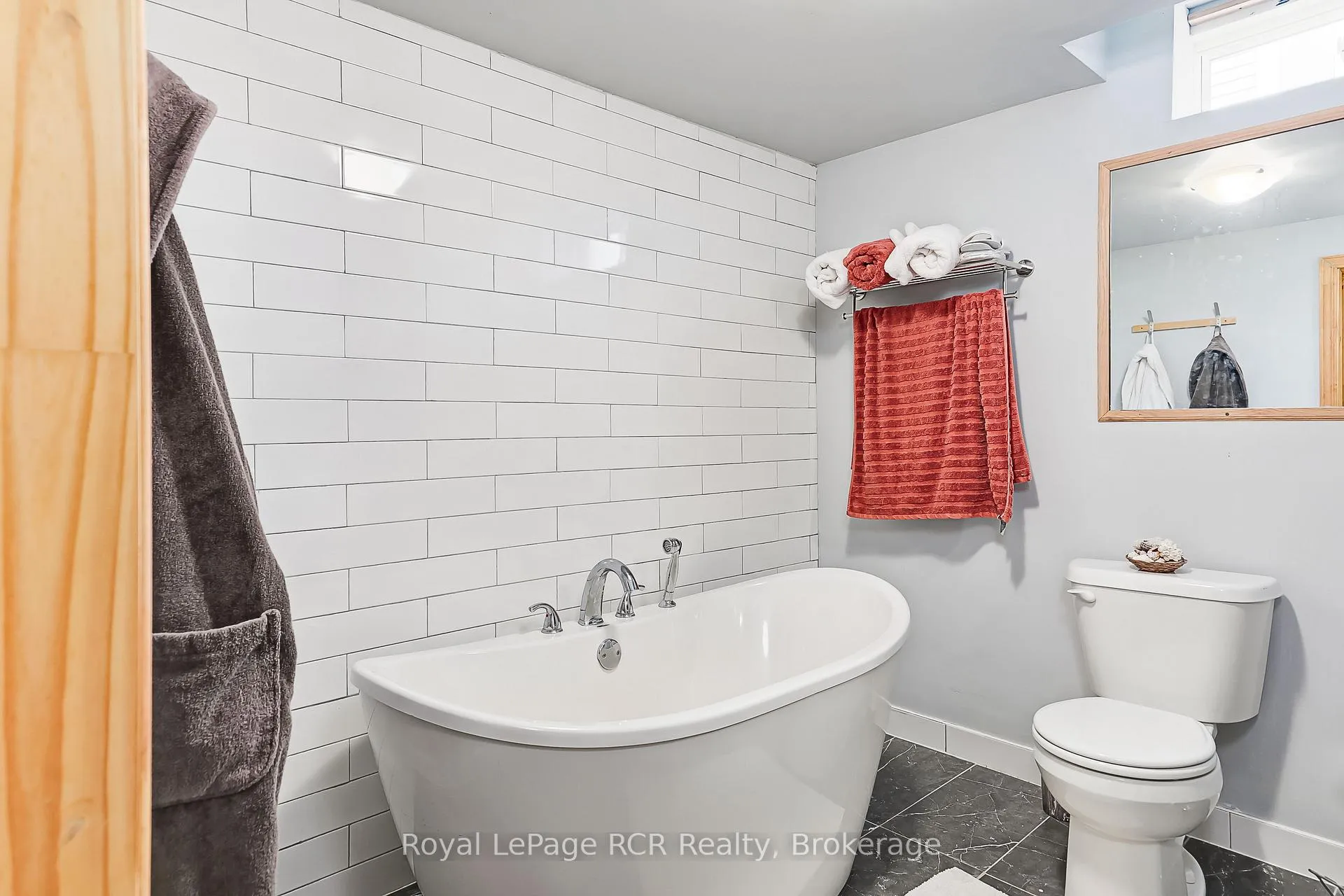 Photo 25 of 15 Emerald Street, Wasaga Beach — HOMEH