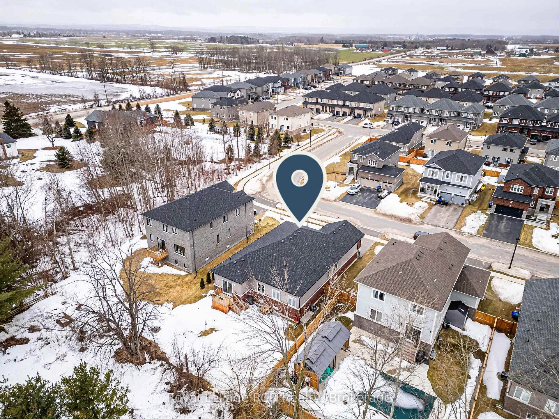 Photo 32 of 15 Emerald Street, Wasaga Beach — HOMEH