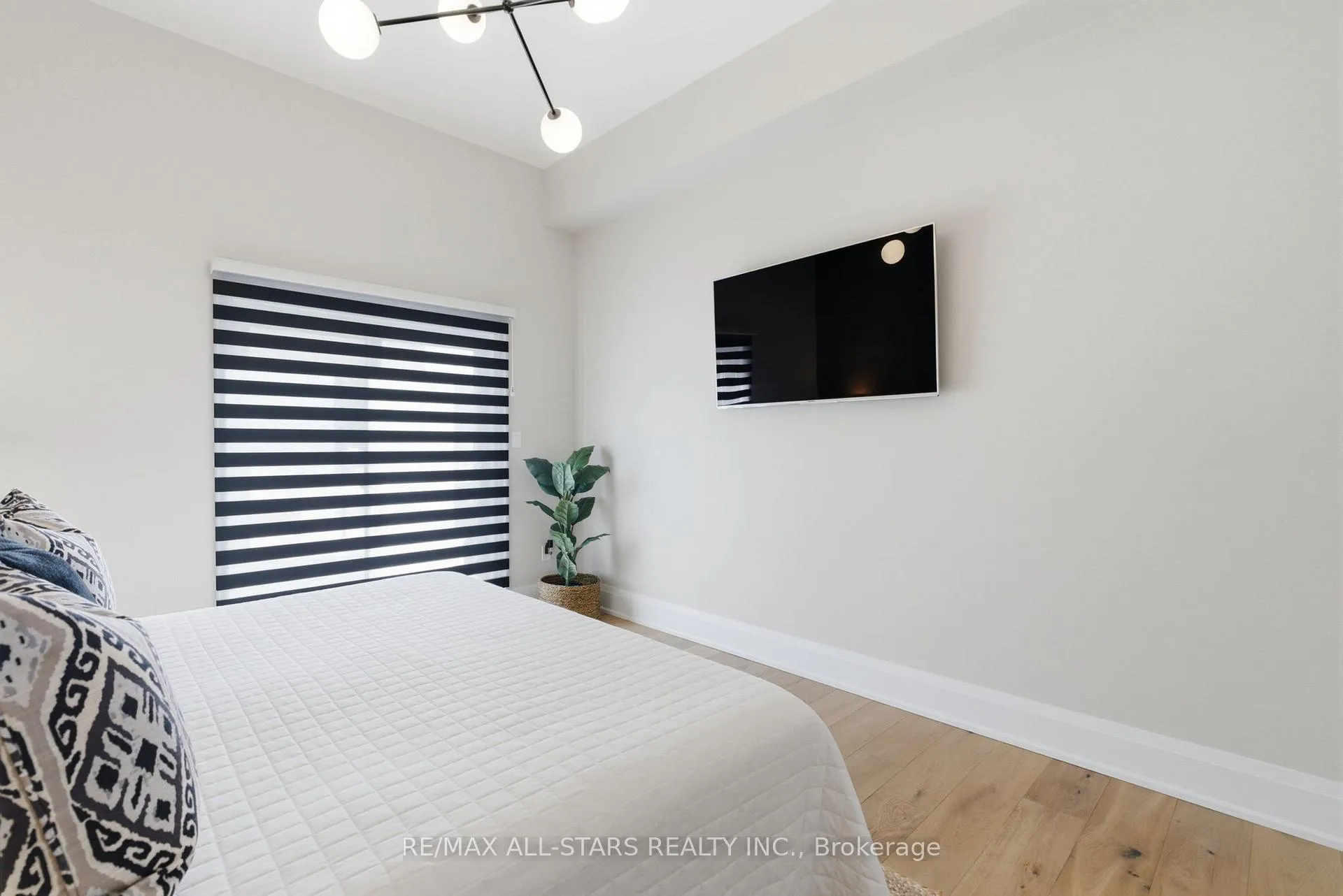 Photo 42 of 38 Hildred Cushing Way, Uxbridge — HOMEH
