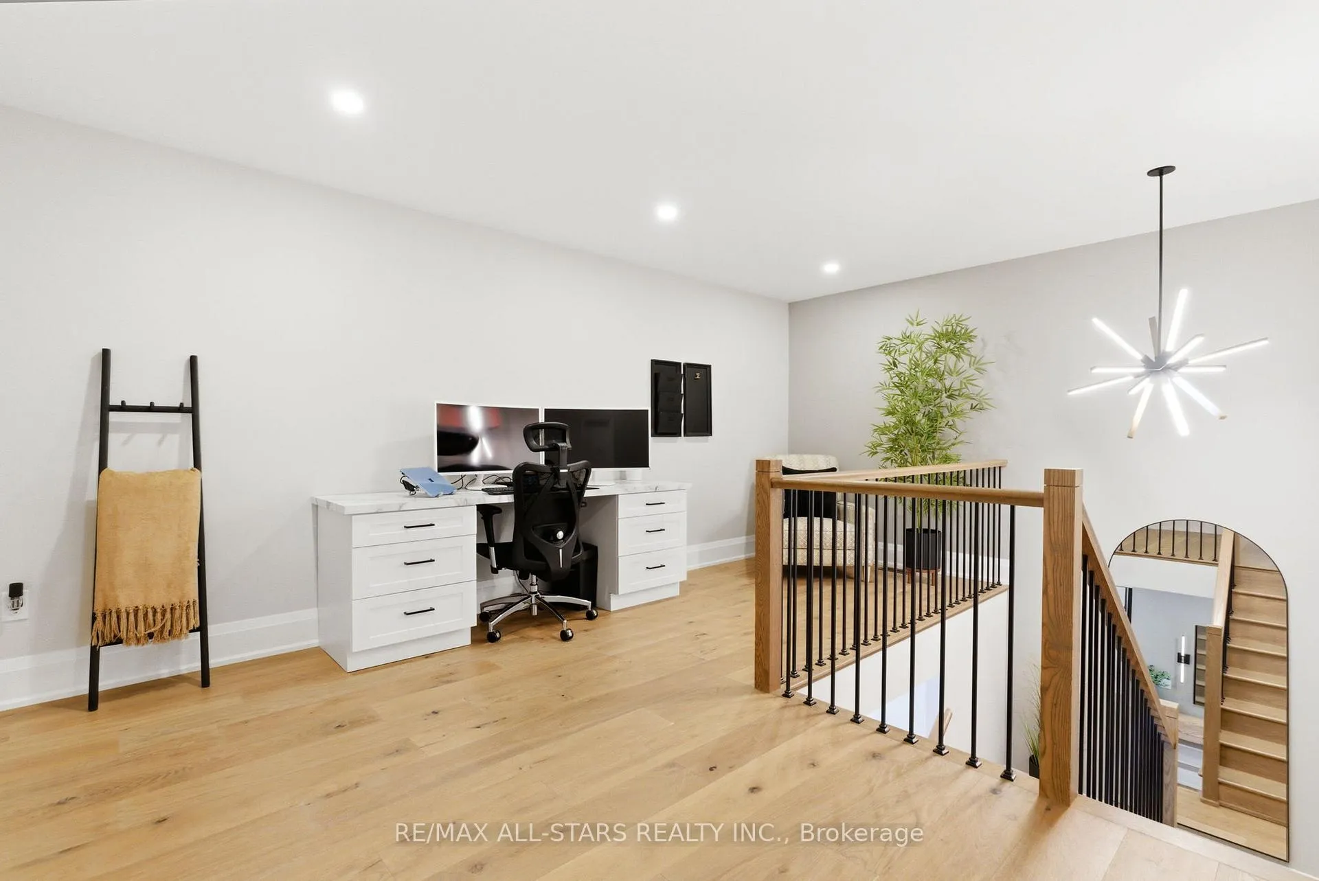 Photo 22 of 38 Hildred Cushing Way, Uxbridge — HOMEH