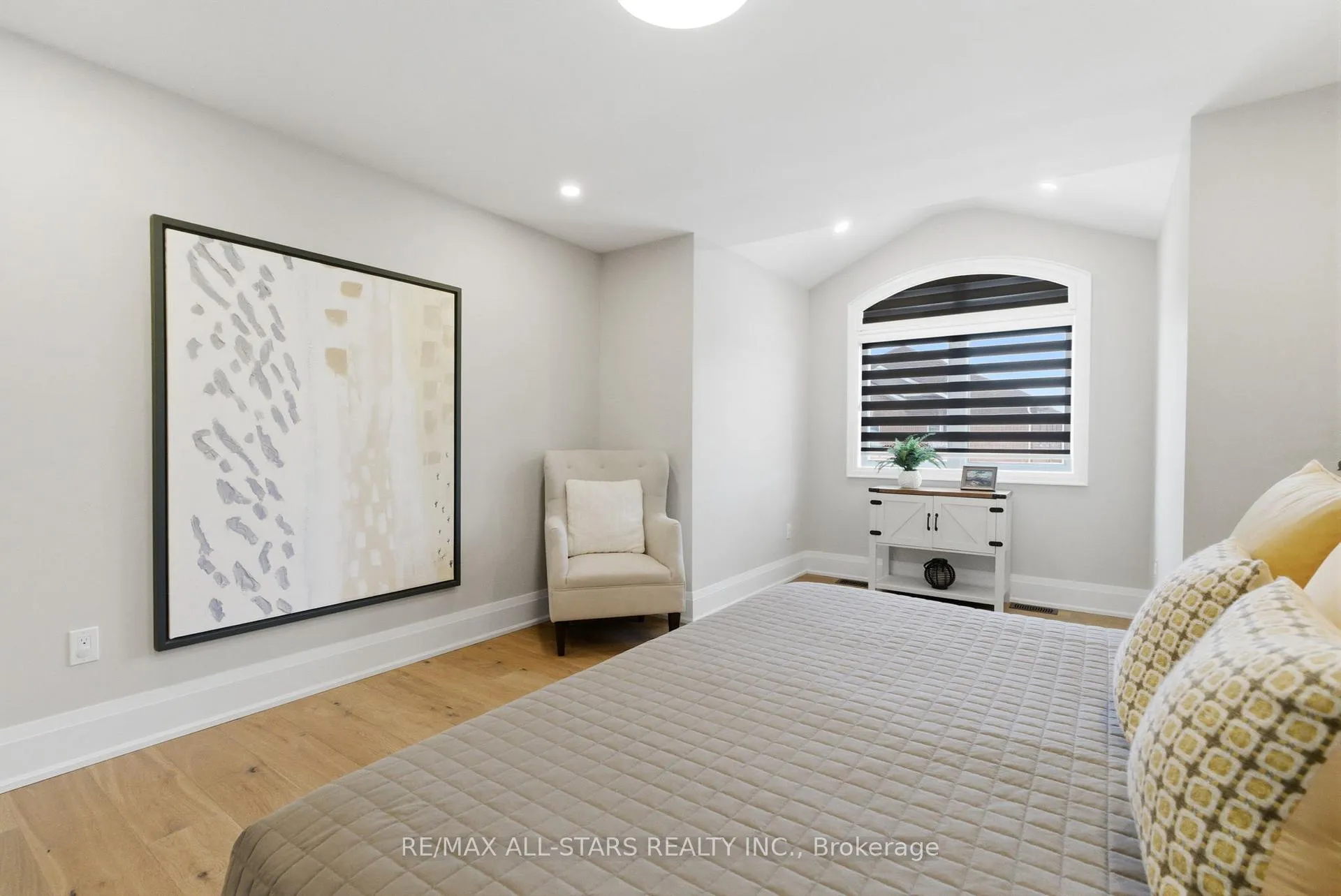 Photo 25 of 38 Hildred Cushing Way, Uxbridge — HOMEH