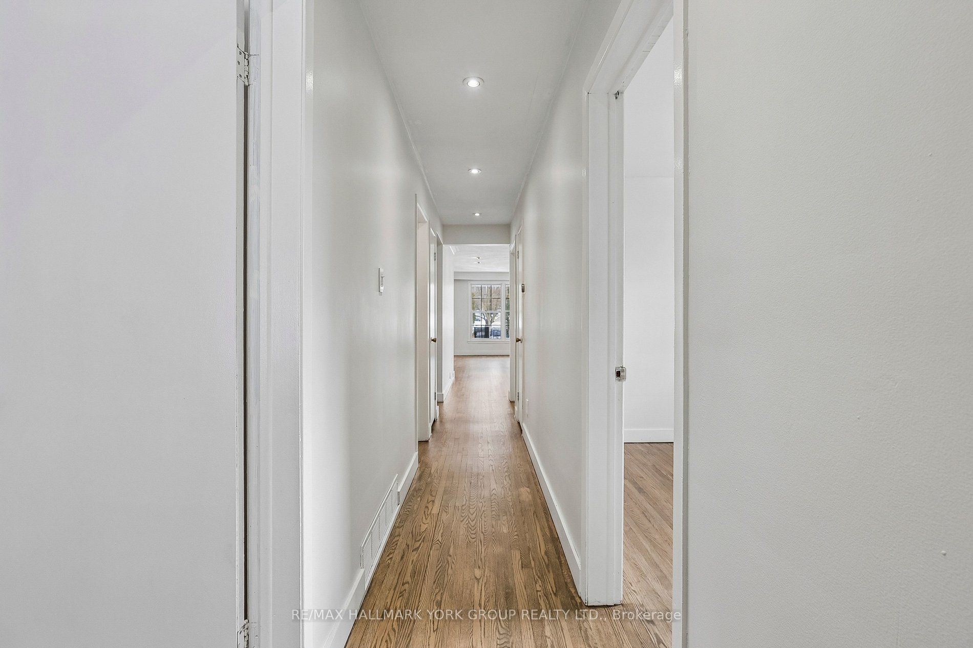 Photo 17 of 24 Coral Harbour Crescent, Markham, Bayview Fairway-Bayview Country Club Estates — HOMEH