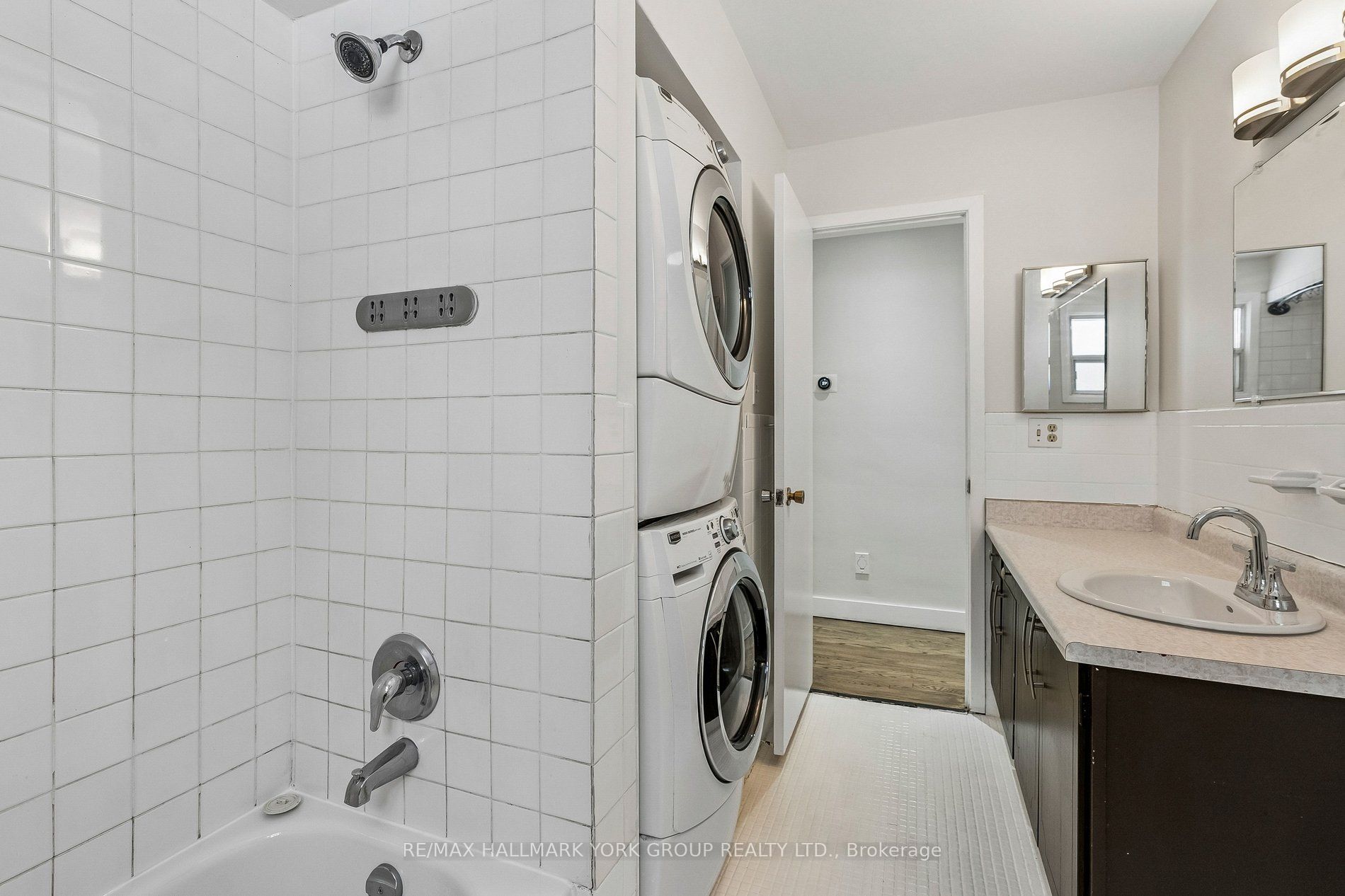 Photo 19 of 24 Coral Harbour Crescent, Markham, Bayview Fairway-Bayview Country Club Estates — HOMEH