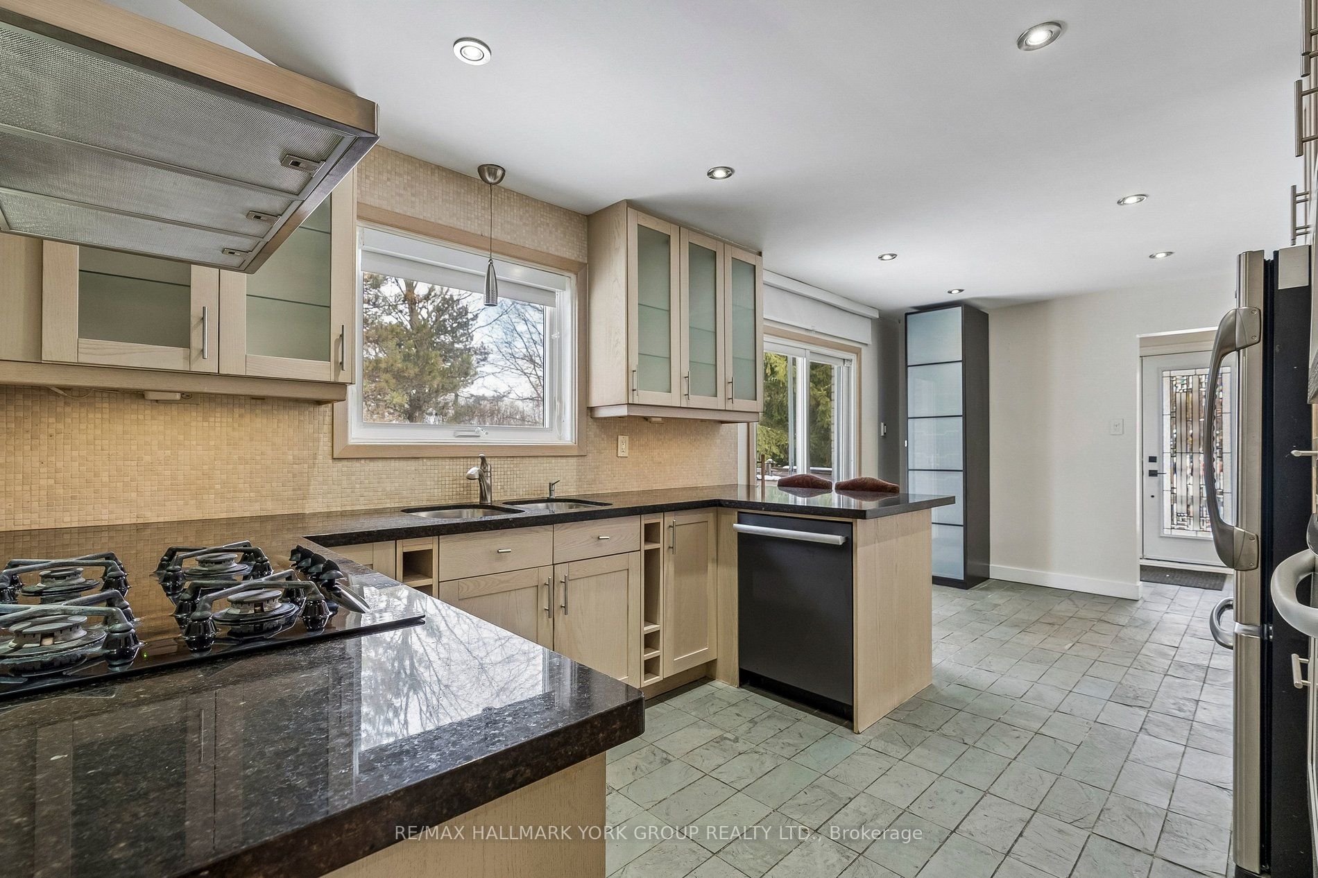 Photo 13 of 24 Coral Harbour Crescent, Markham, Bayview Fairway-Bayview Country Club Estates — HOMEH