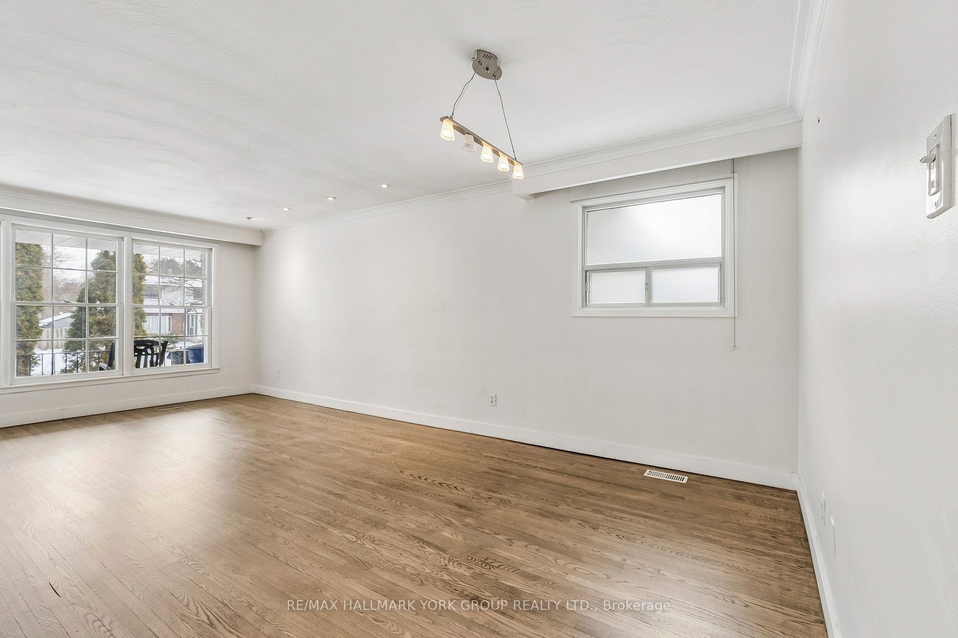 Photo 9 of 24 Coral Harbour Crescent, Markham, Bayview Fairway-Bayview Country Club Estates — HOMEH