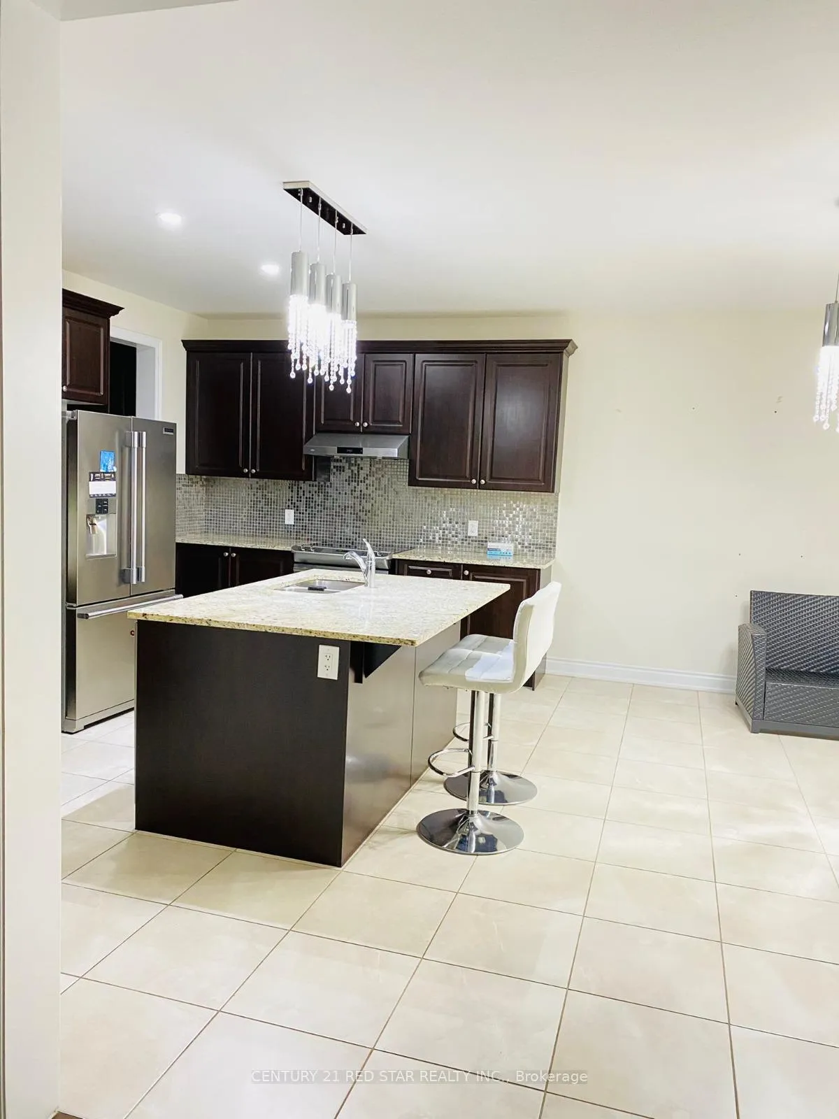 Photo 4 of 50 Bansbury Circle, Brampton, Toronto Gore Rural Estate — HOMEH