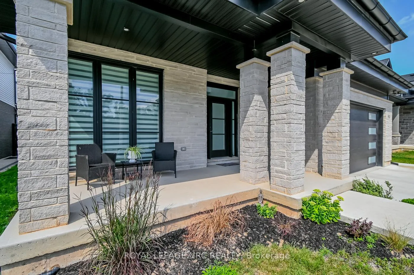 Photo 2 of 8945 Emily Boulevard, Niagara Falls, Brown — HOMEH