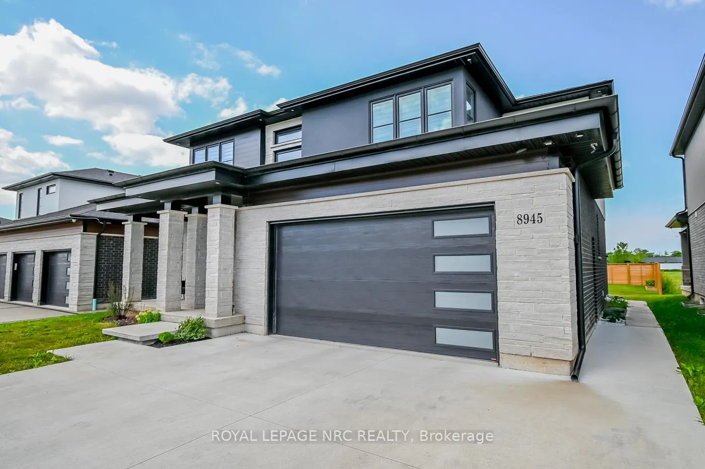 Photo 3 of 8945 Emily Boulevard, Niagara Falls, Brown — HOMEH