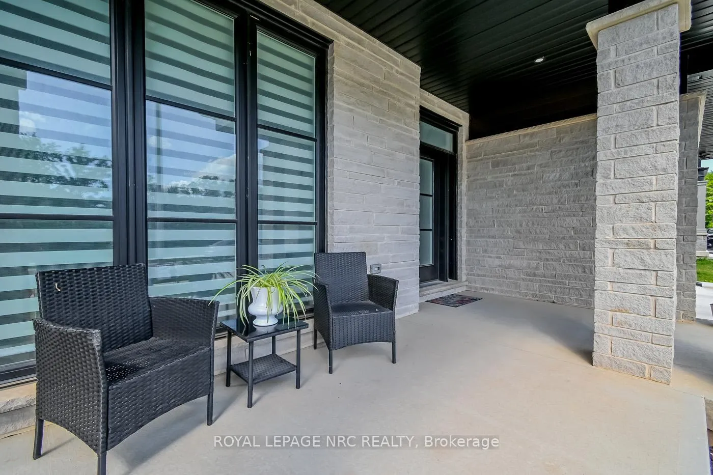 Photo 7 of 8945 Emily Boulevard, Niagara Falls, Brown — HOMEH