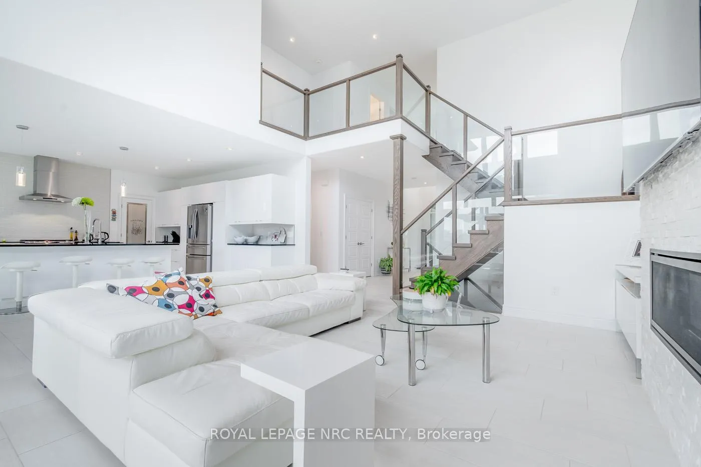 Photo 11 of 8945 Emily Boulevard, Niagara Falls, Brown — HOMEH