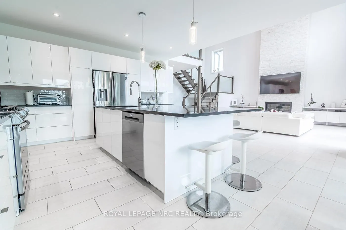 Photo 17 of 8945 Emily Boulevard, Niagara Falls, Brown — HOMEH
