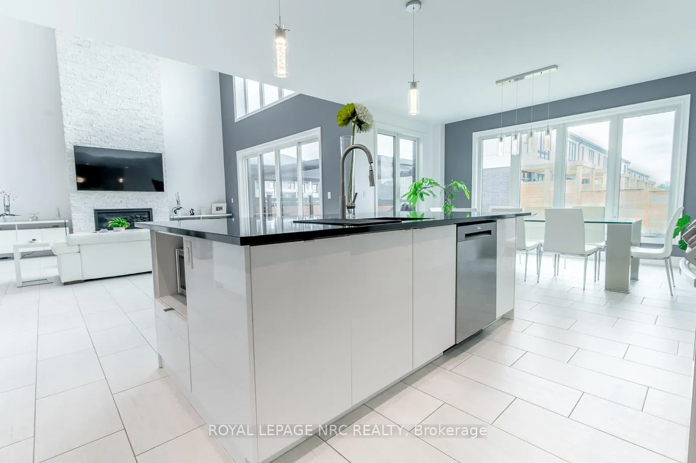 Photo 20 of 8945 Emily Boulevard, Niagara Falls, Brown — HOMEH